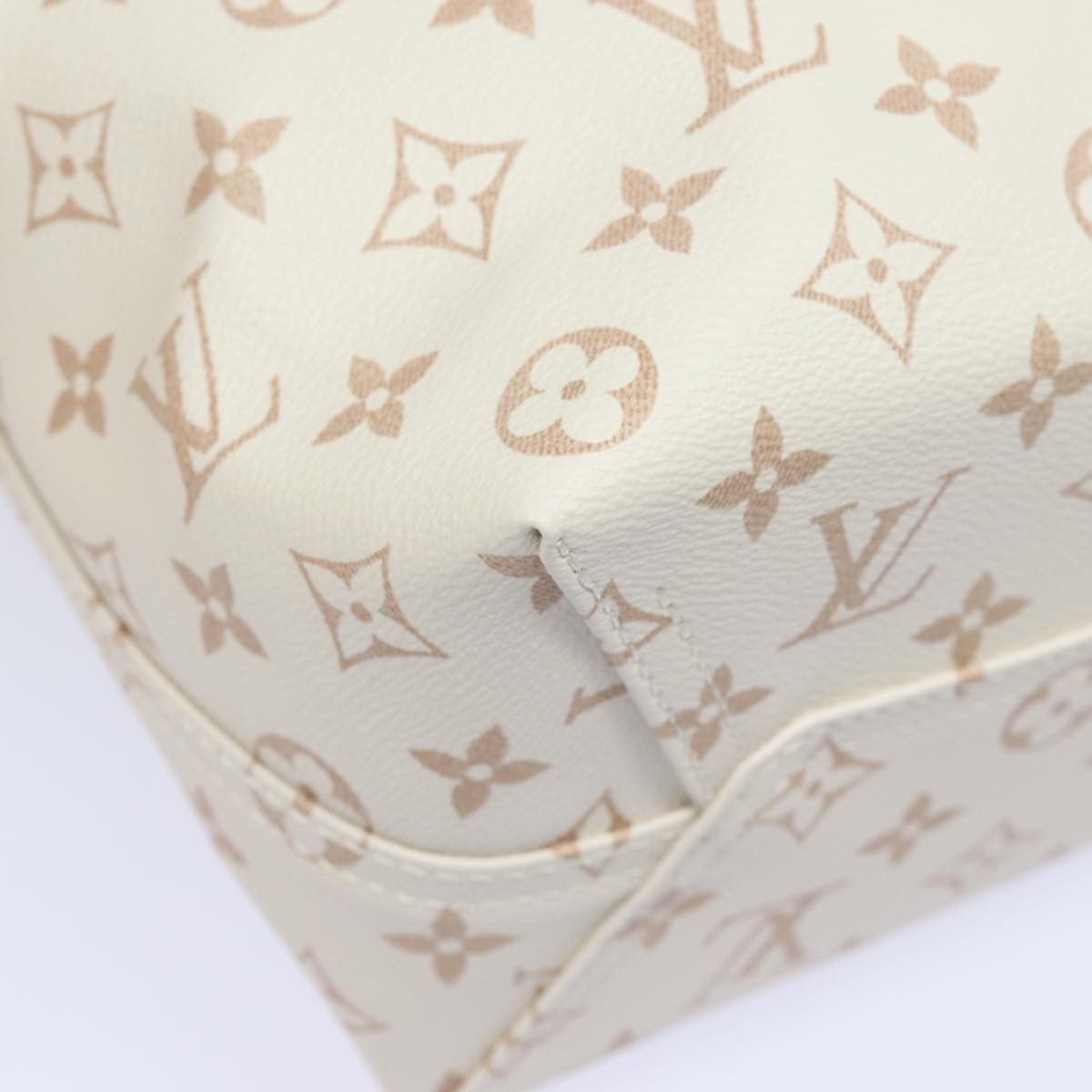 Louis Vuitton LOUIS VUITTON Monogram Dune Atlantis GM Tote Bag White Size ONE SIZE - 15 Thumbnail