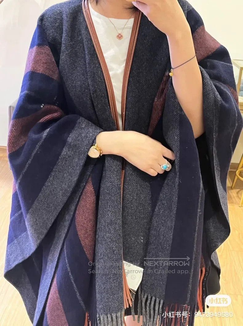 Hermes Hermes size 135×165 cm Dark Blue Wool Cloak Shawl Size M / US 6-8 / IT 42-44 - 8 Thumbnail