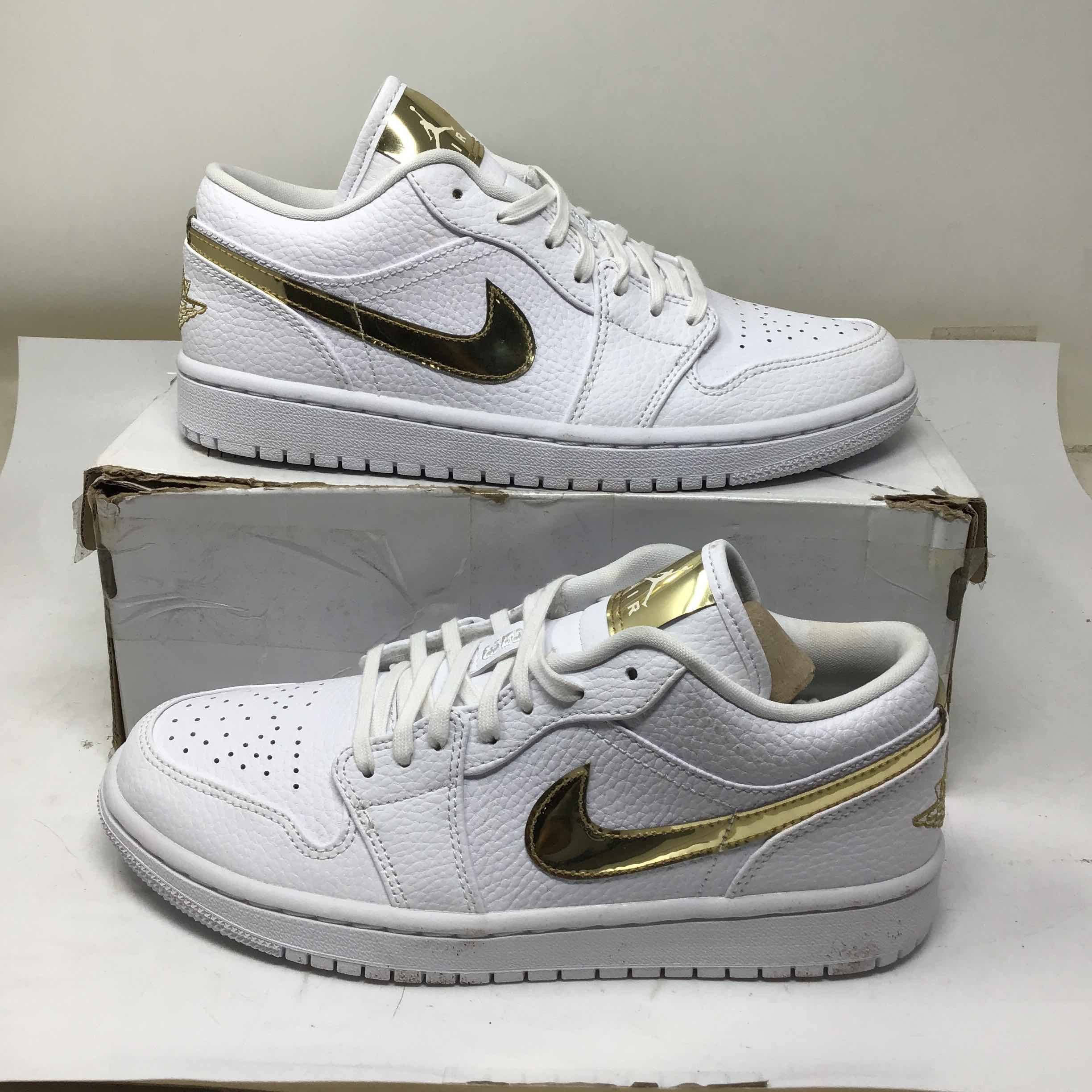 Wmns Air Jordan 1 Retro Low White Metallic Gold