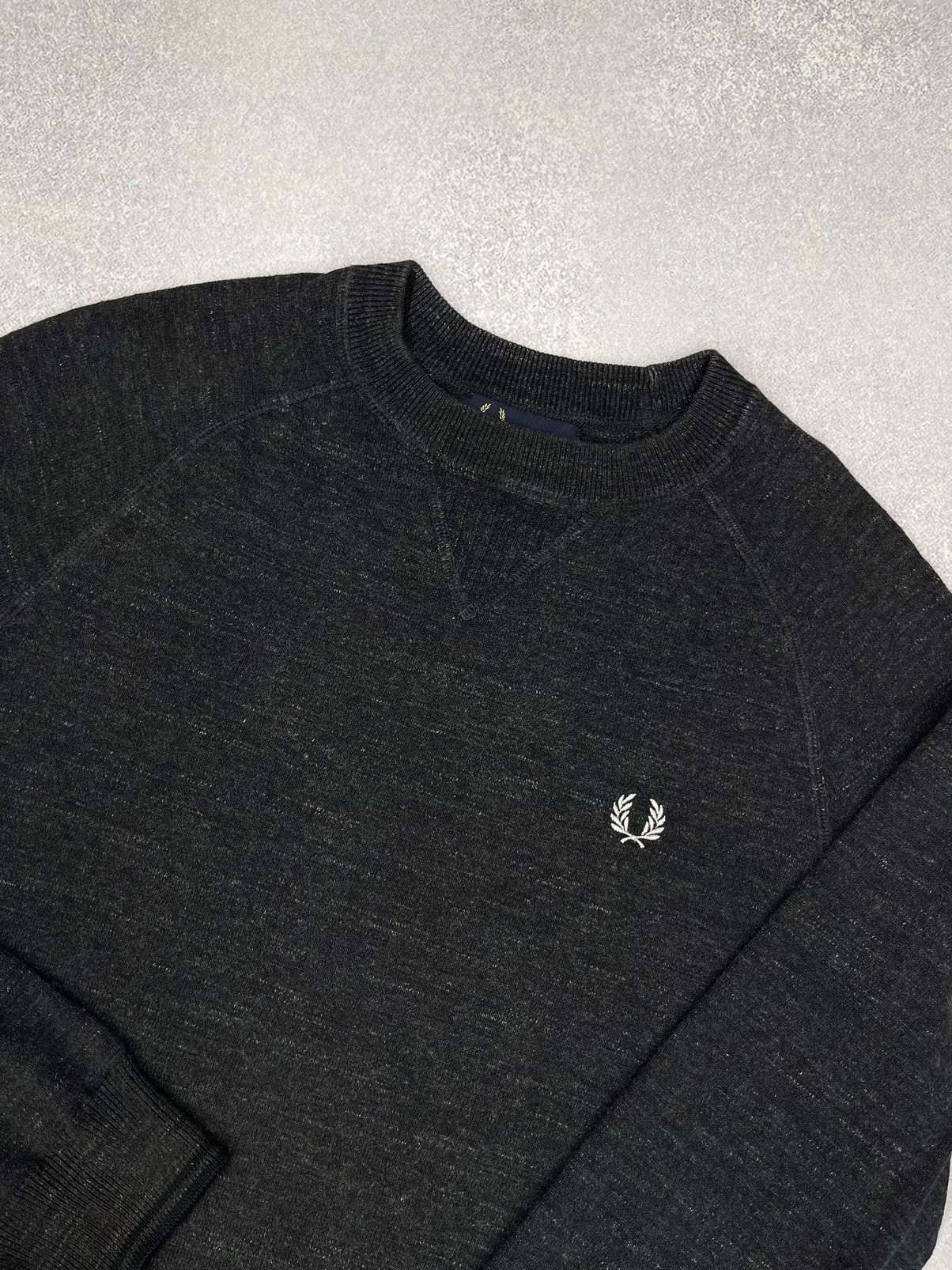 Fred Perry Vintage Fred Perry Grey Sweatshirt Y2K Size S Size US S / EU 44-46 / 1 - 4 Thumbnail