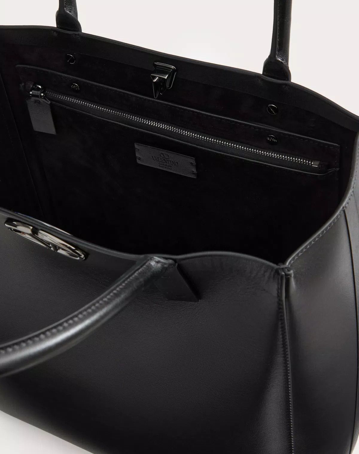 Valentino oc11z0725 Size: OS/ Medium Leather Shopping Bag in Black Size ONE SIZE - 6 Thumbnail