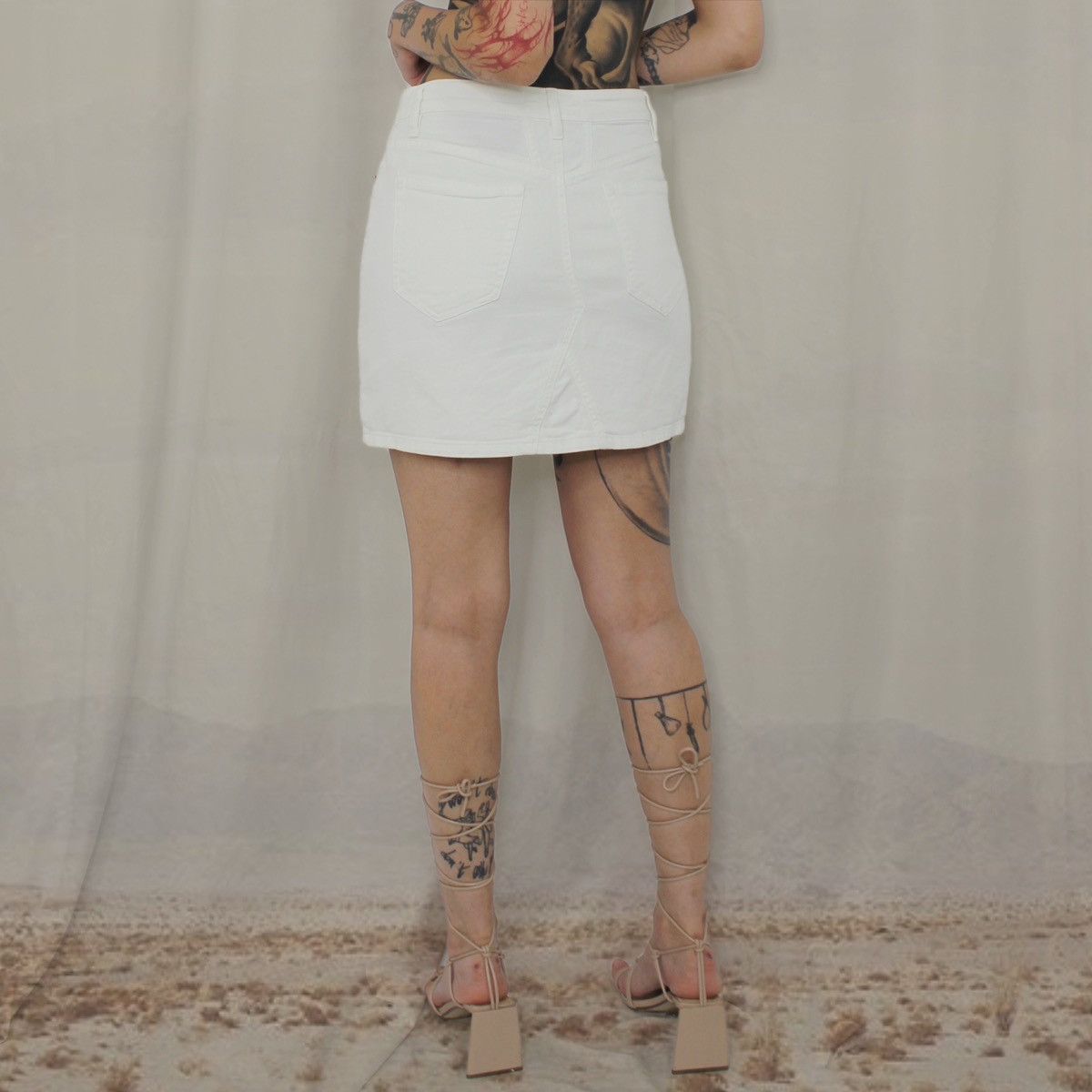 CLOSED × Vintage 🎧WHITE MINISKIRT🎧 Size 29" - 3 Thumbnail