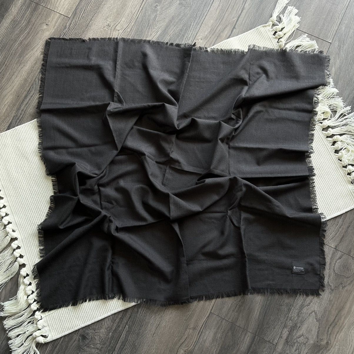 Lululemon Lululemon Wool Silk Square Dark Grey Scarf Size ONE SIZE - 1 Thumbnail