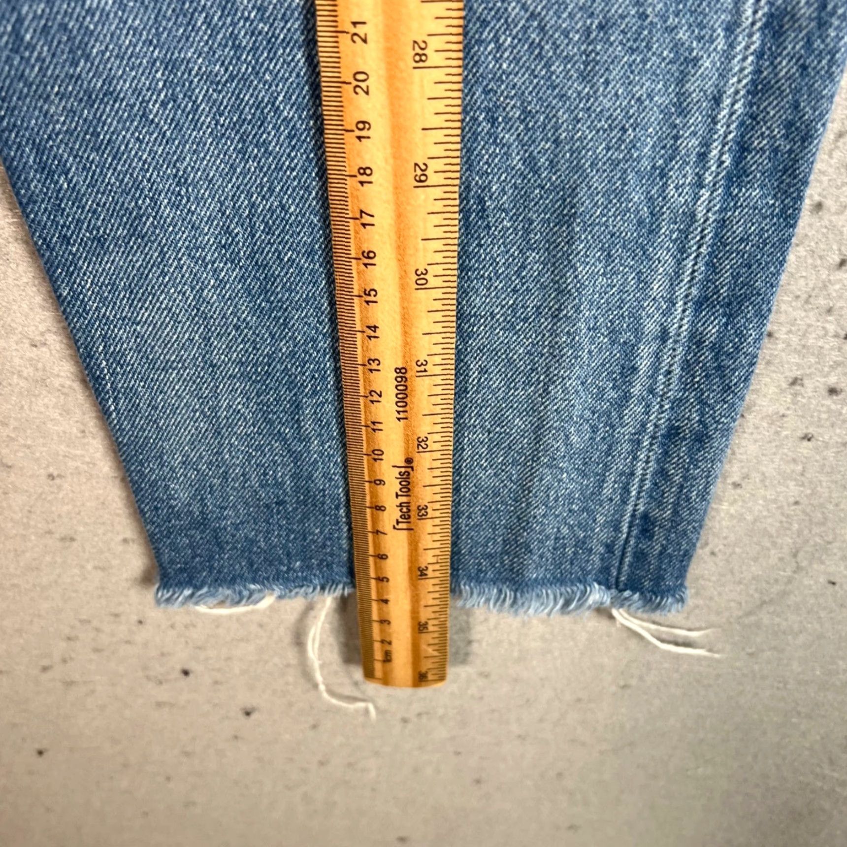 Levi's VINTAGE Levi's High-Rise Straight Jeans Size 25 Light Wash Denim Frayed Hem Womens Size 42" / US 20 - 7 Thumbnail