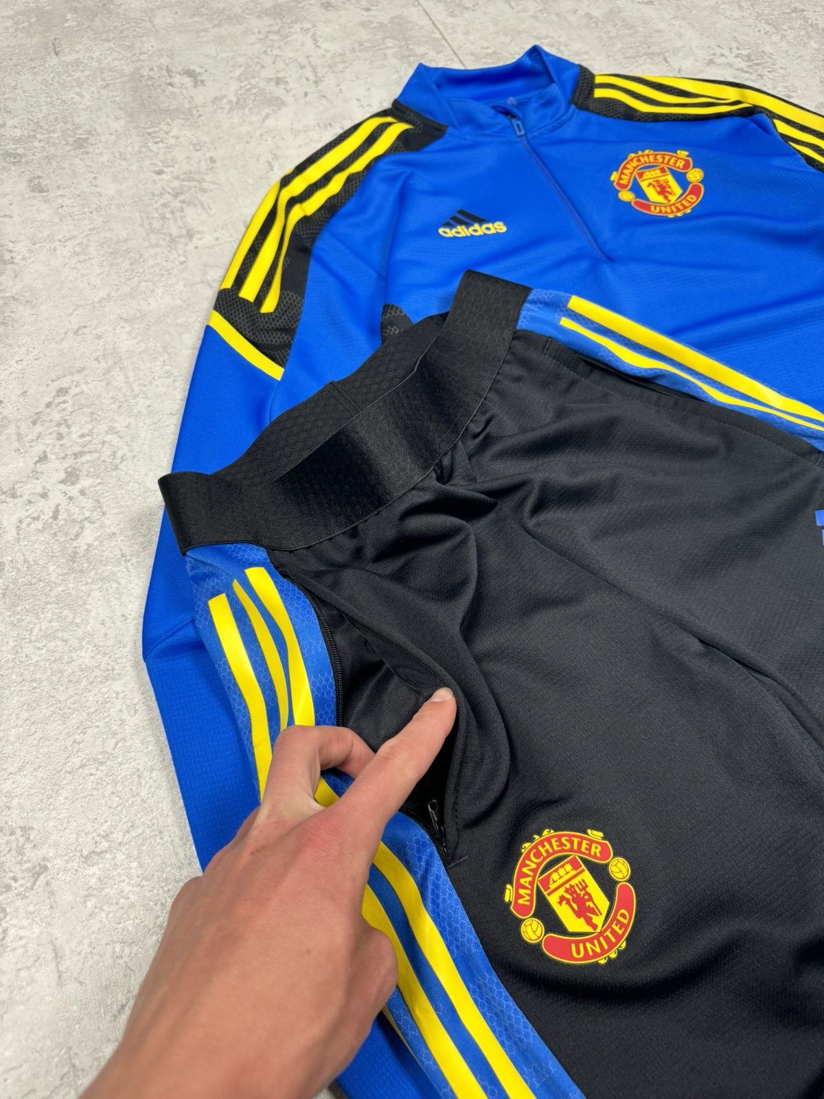 Adidas Adidas Manchester United Training Jersey Track Suit Size XS Size US XS / EU 42 / 0 - 5 Thumbnail