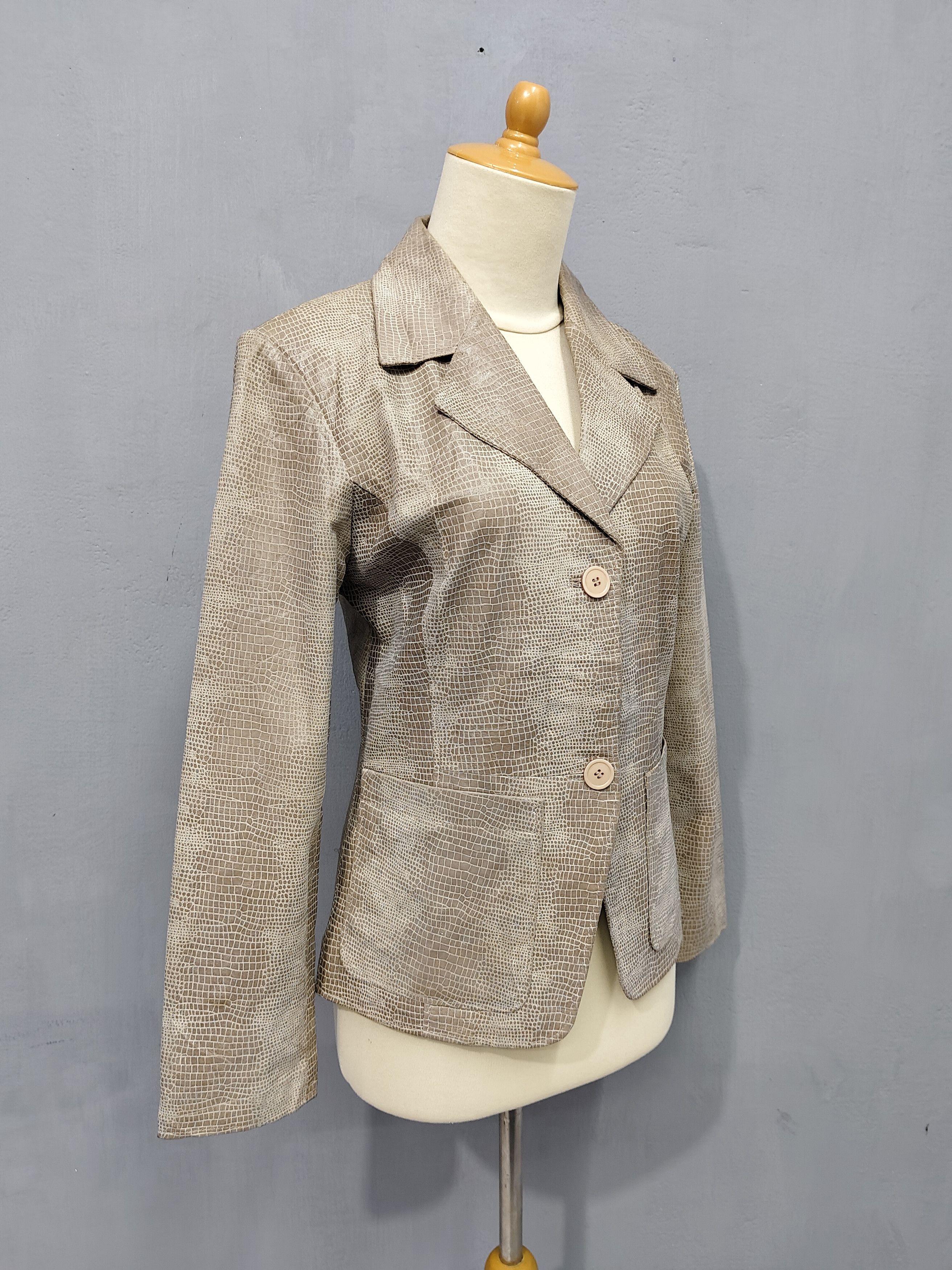 Japanese Brand 2000s Tailored Reptile Crocodile Embossed Leather Jacket Size M / US 6-8 / IT 42-44 - 2 Thumbnail