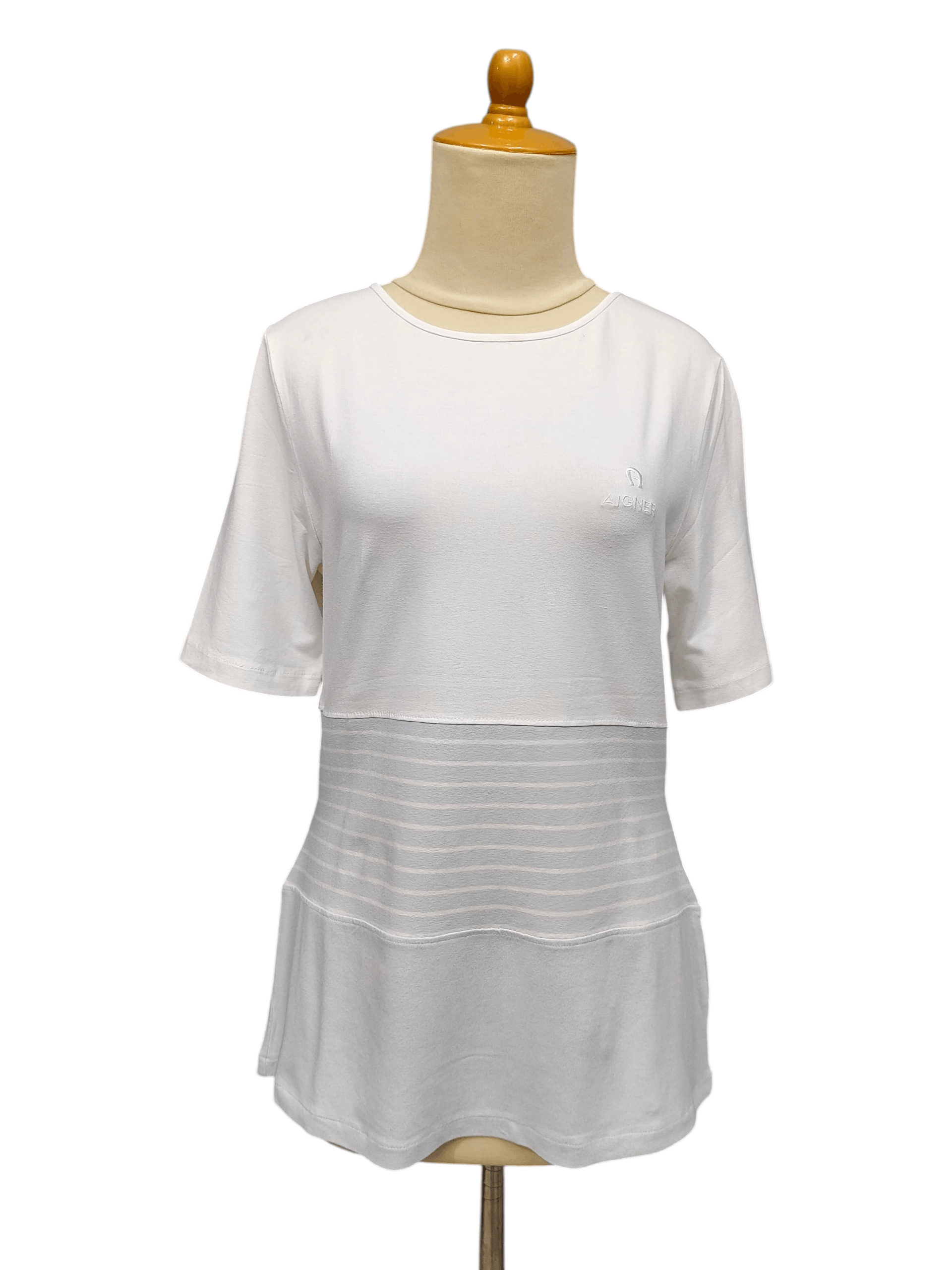 Aigner 2000s Aigner- Minimal Panel Embroidered Logo Viscose Tshirt Size M / US 6-8 / IT 42-44 - 1 Thumbnail