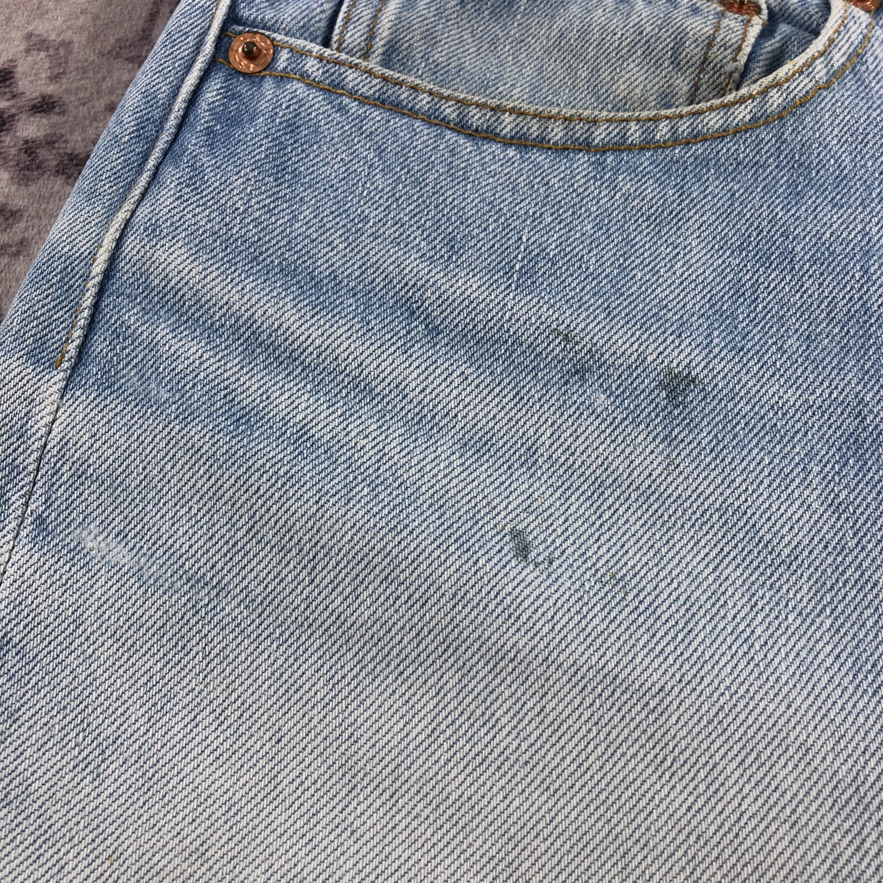 Levi's 90s Vintage Light Wash Levis 501 Jeans-JM2773 Size US 31 - 12 Thumbnail