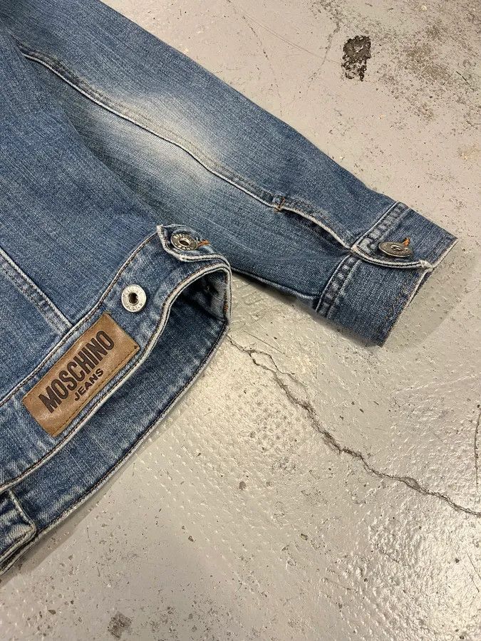 Moschino 2000s Moschino Pleated Blue Buttoned Denim Jacket Size M / US 6-8 / IT 42-44 - 9 Thumbnail