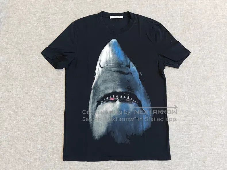 Givenchy Givenchy Shark Short Sleeve T-Shirt Size US L / EU 52-54 / 3 - 1 Thumbnail