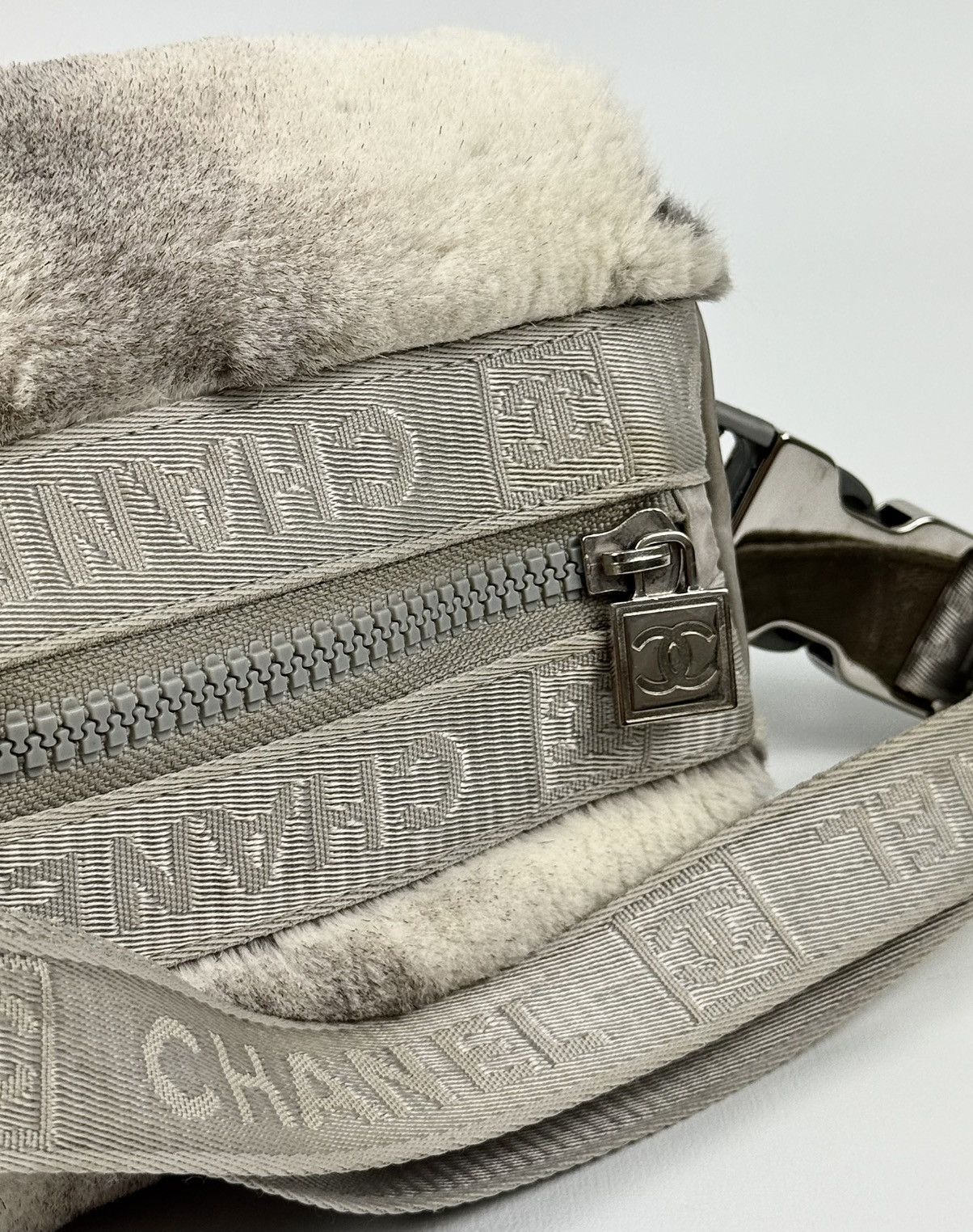 Chanel × Karl Lagerfeld Archive Chanel Sport - Karl Lagerfeld - 2000’s - Rabbit Fur Size ONE SIZE - 11 Thumbnail
