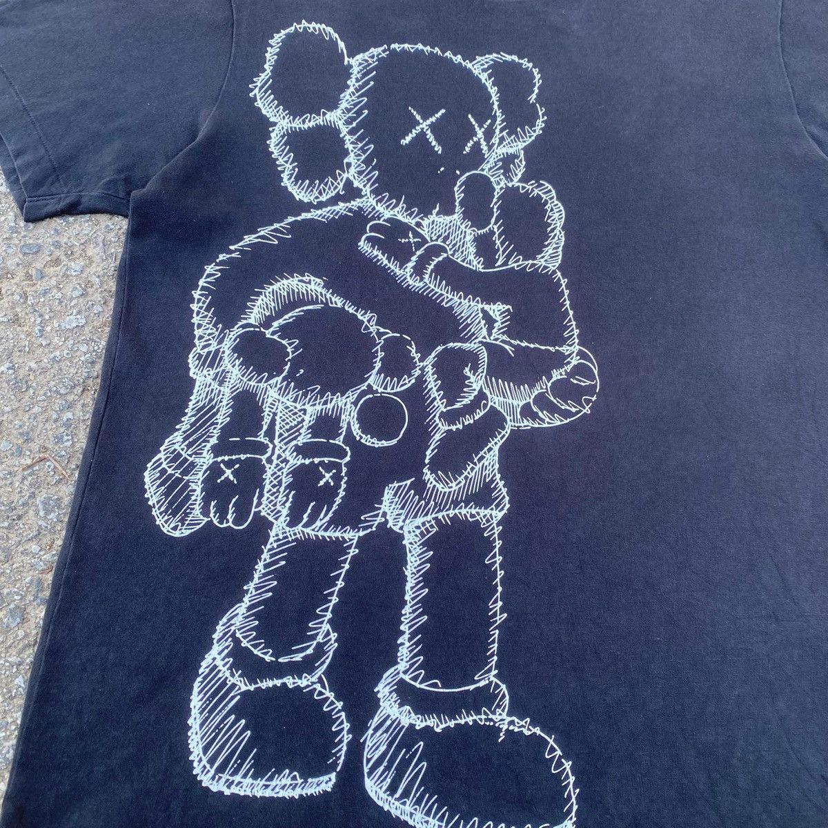 Uniqlo RARE ‼️ Kaws Size US M / EU 48-50 / 2 - 2 Thumbnail