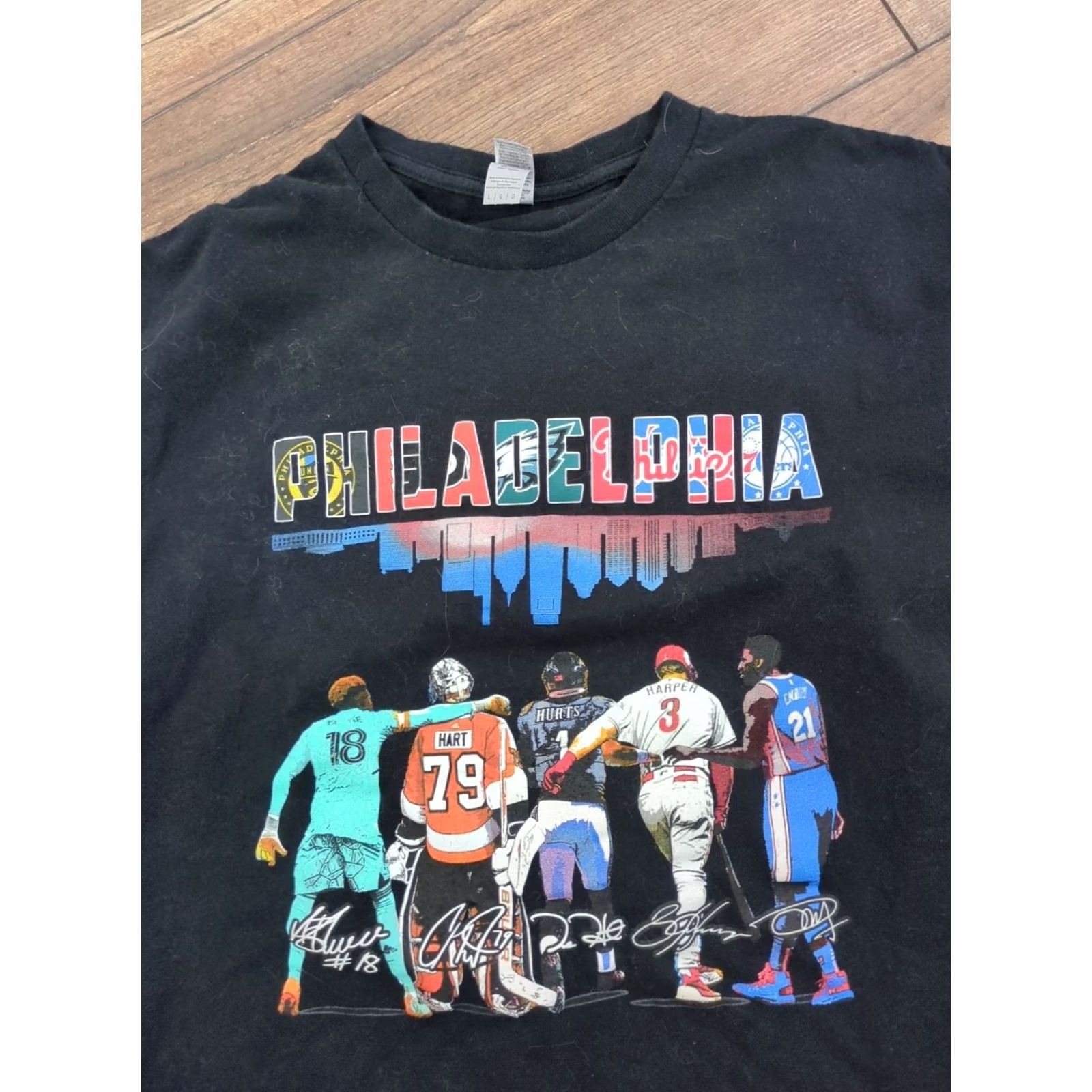 Gildan VINTAGE Philadelphia sports teams mash up T-shirt Black Size Large Harper Hurts Size US L / EU 52-54 / 3 - 2 Thumbnail