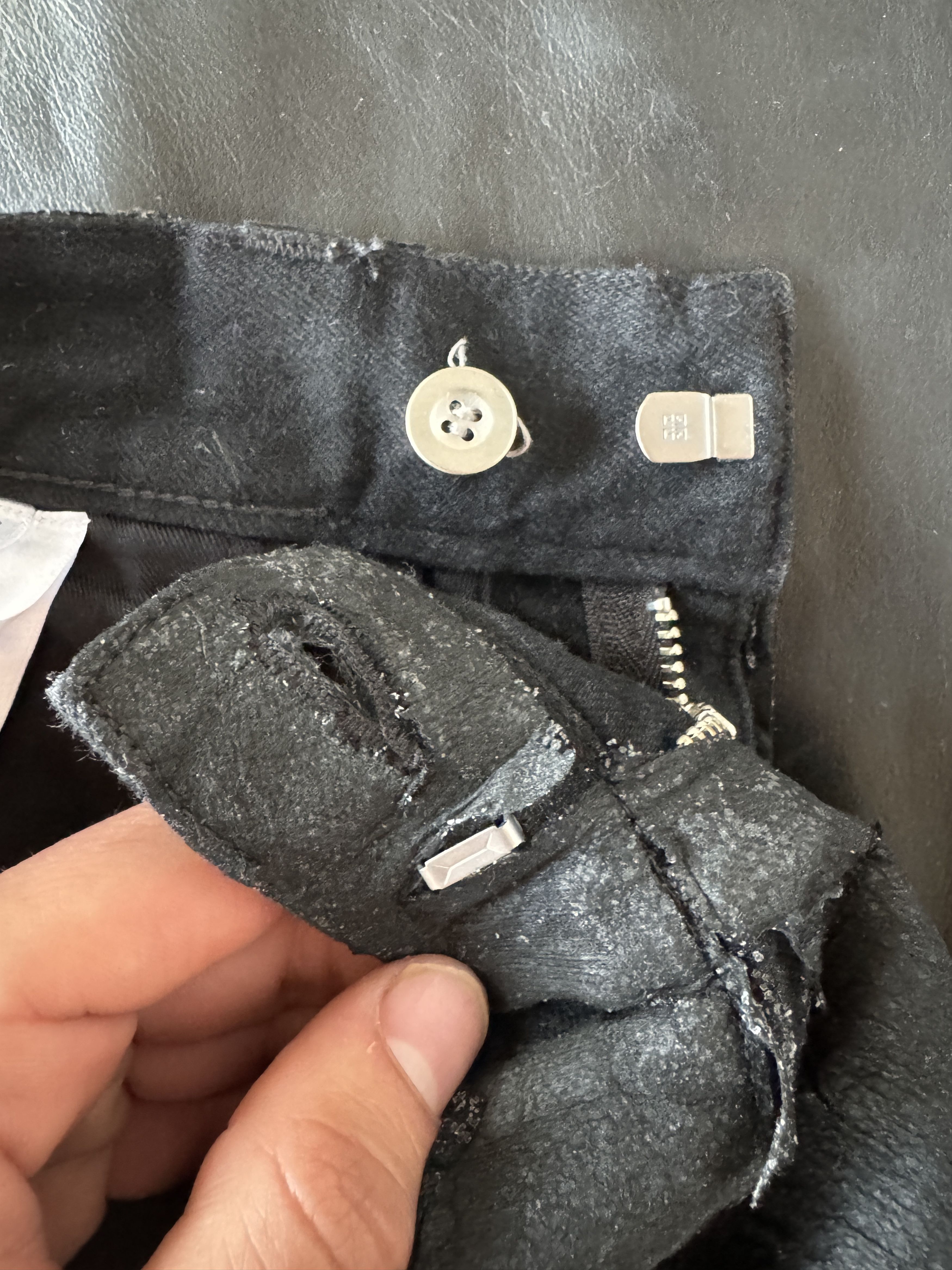 Cracked Paint Slim-Fit Denim Pants – Black