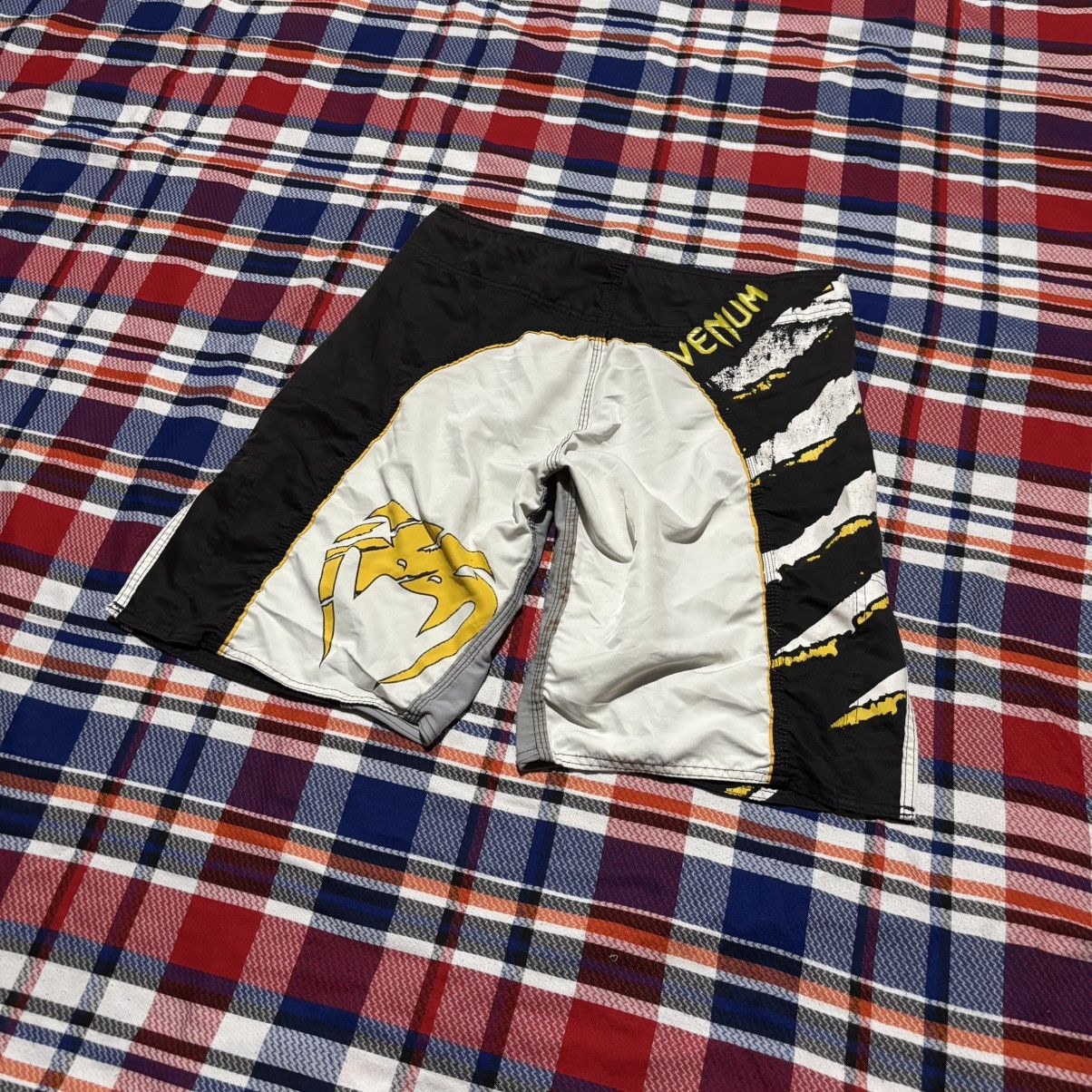 UFC Venom Muay Thai Kick Boxing Short Pants Size US 34 / EU 50 - 2 Thumbnail