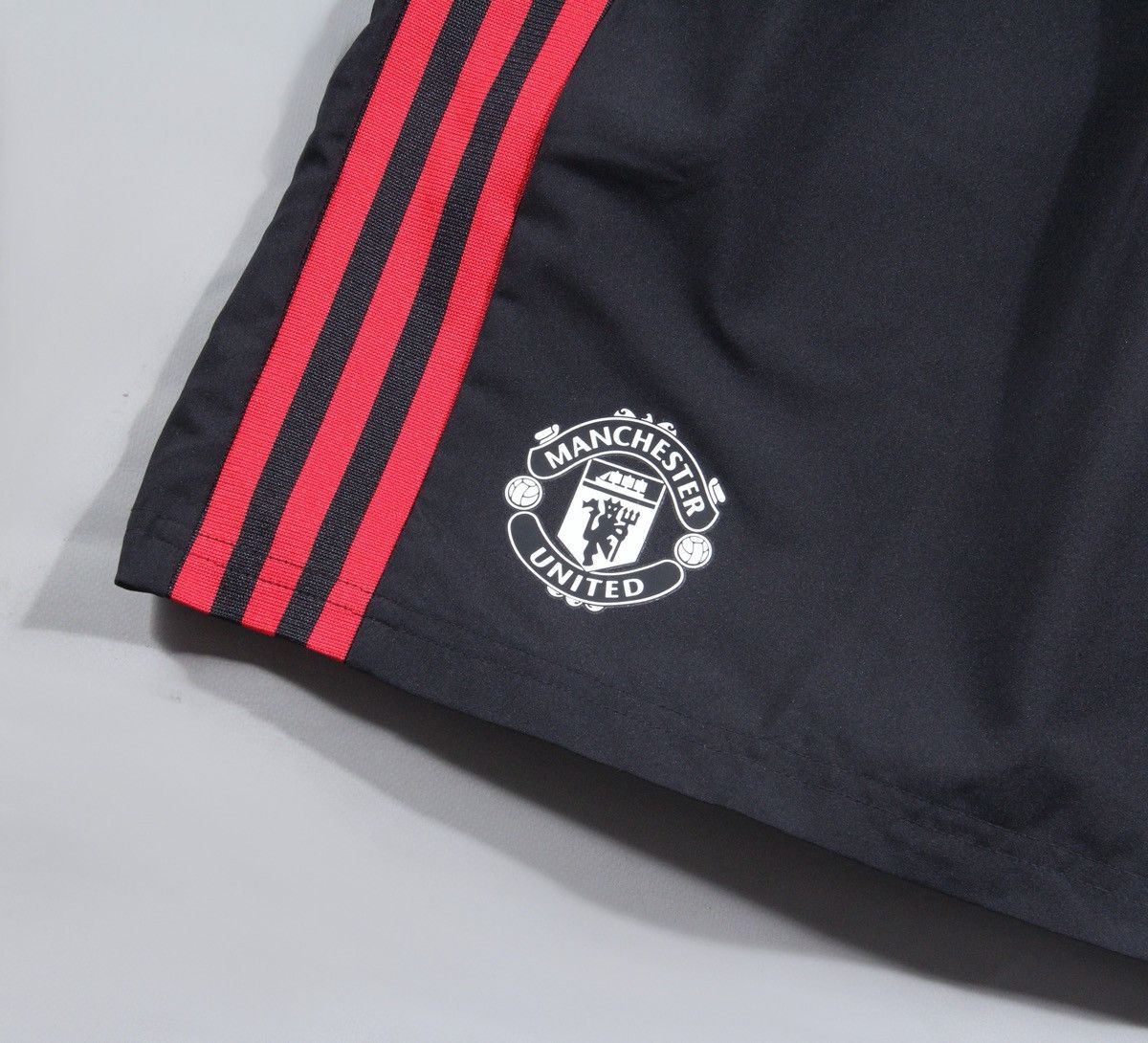 Adidas Adidas x Manchester United Vintage Soccer Football Shorts L Size US 34 / EU 50 - 2 Thumbnail