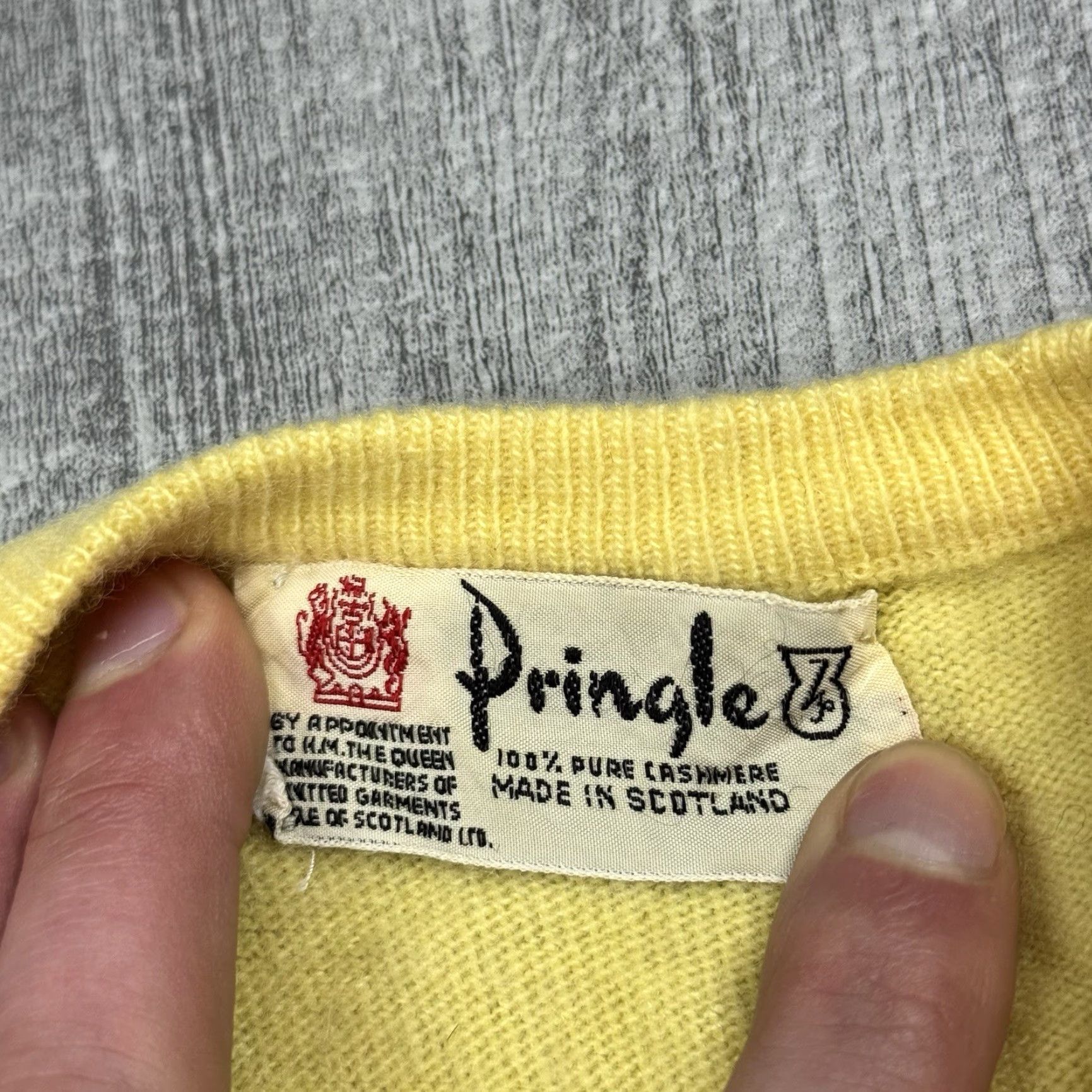 Pringle Of Scotland VINTAGE Pringle of Scotland 100% Cashmere Cardigan Women Size 36 Yellow Classic Retro Size XS / US 0-2 / IT 36-38 - 3 Thumbnail