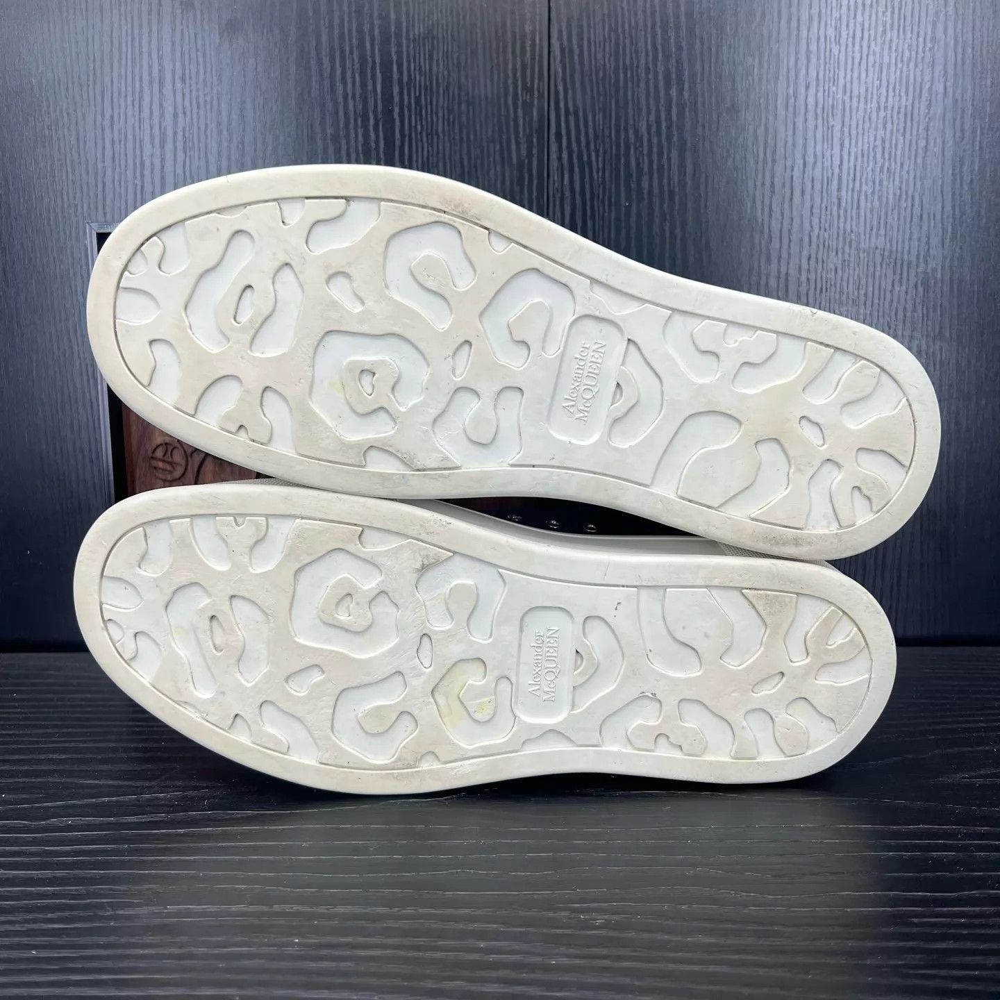 Alexander McQueen Alexander McQueen Men's Deck Black & White Size 42 Size US 9 / EU 42 - 4 Thumbnail