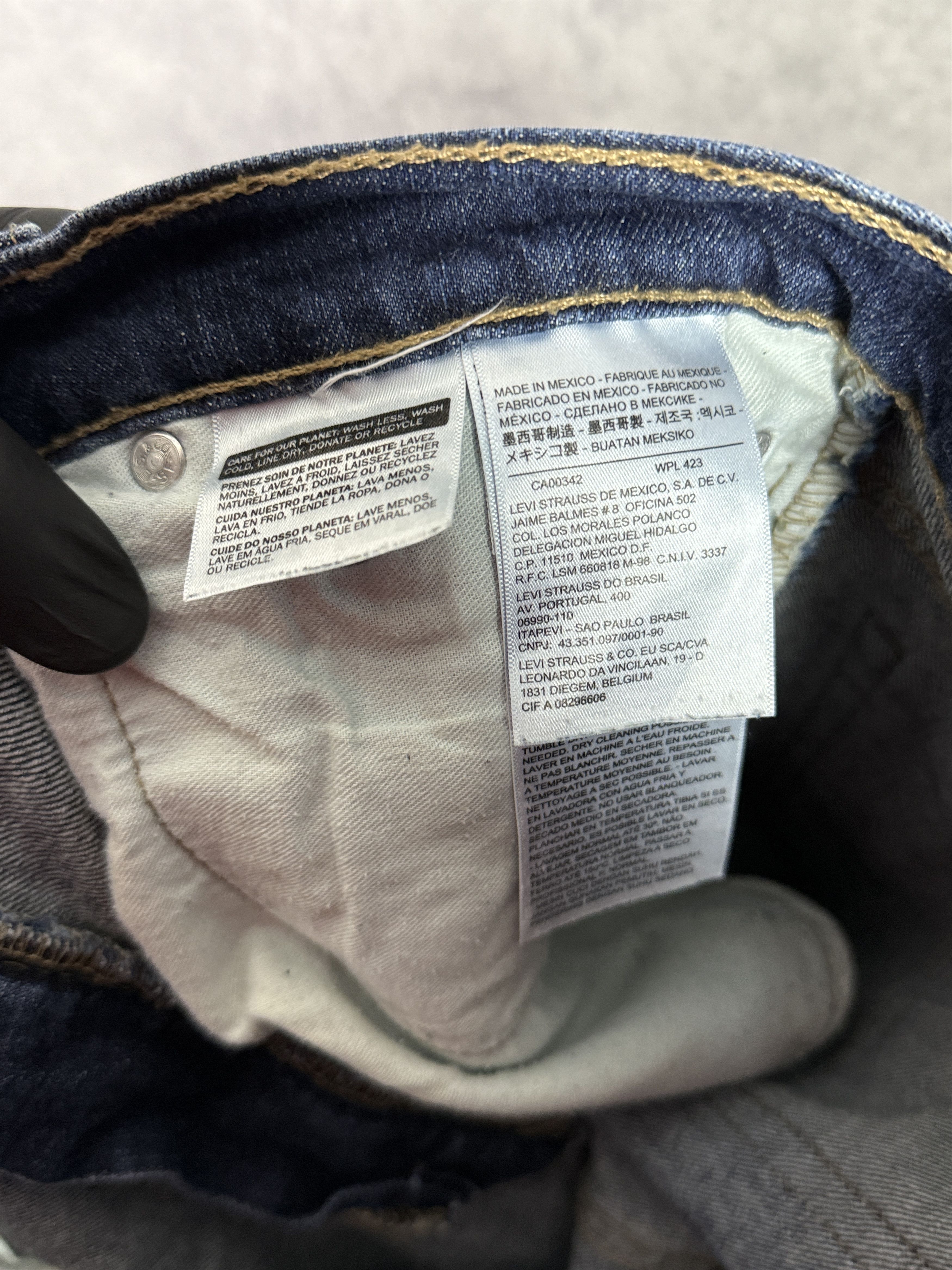Levi's Levi’s 569 classic jeans denim navy blue button fly wide leg Size US 34 / EU 50 - 8 Thumbnail