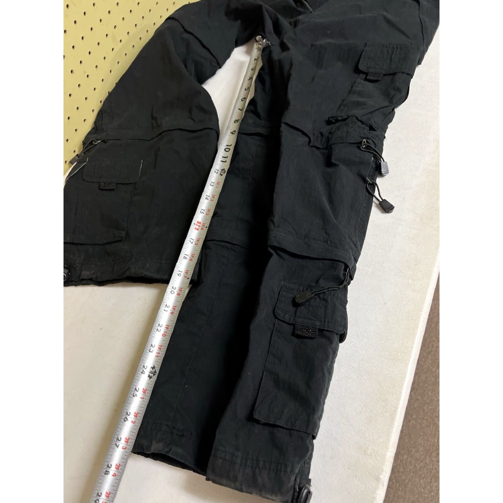 Vintage Vintage Columbia Cargo Pants Zip Convertible Shorts Capri Outdoor Medium 28x32 Men Black Cotton Relaxed Pants Size US 31 - 6 Thumbnail