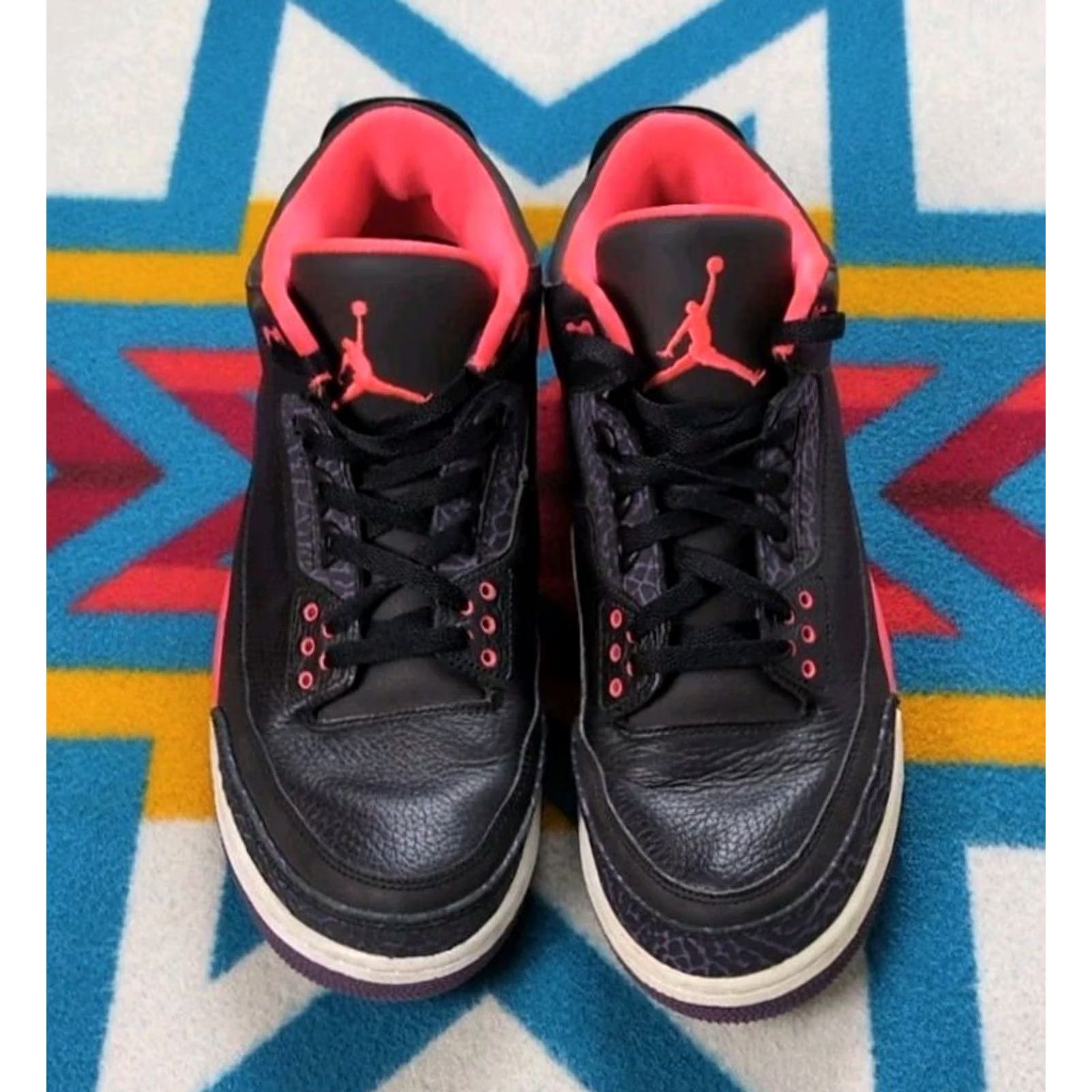 Jordan Brand Nike Air Jordan 3 Retro Crimson Sneaker 2013 136064-005 Size 12 Black Mens Size US 12 / EU 45 - 4 Thumbnail