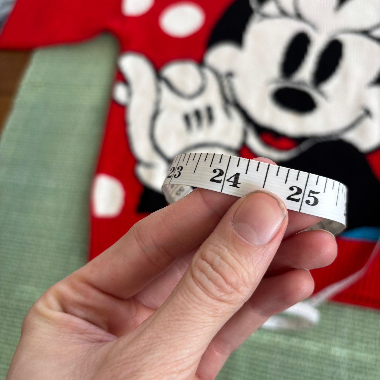 Disney × Vintage Vintage 1980s Minnie Mouse knit acrylic sweater size M/L Size US M / EU 48-50 / 2 - 12 Thumbnail