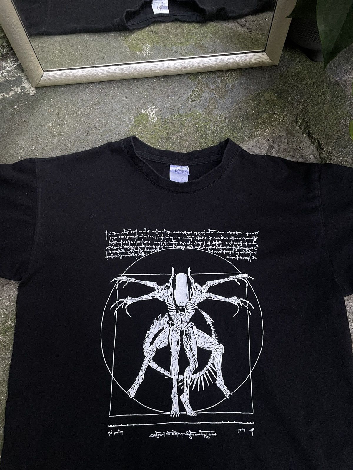Expert Horror Vintage Alien Da Vinci T-Shirt 00’s Black Art RARE Size US M / EU 48-50 / 2 - 2 Thumbnail