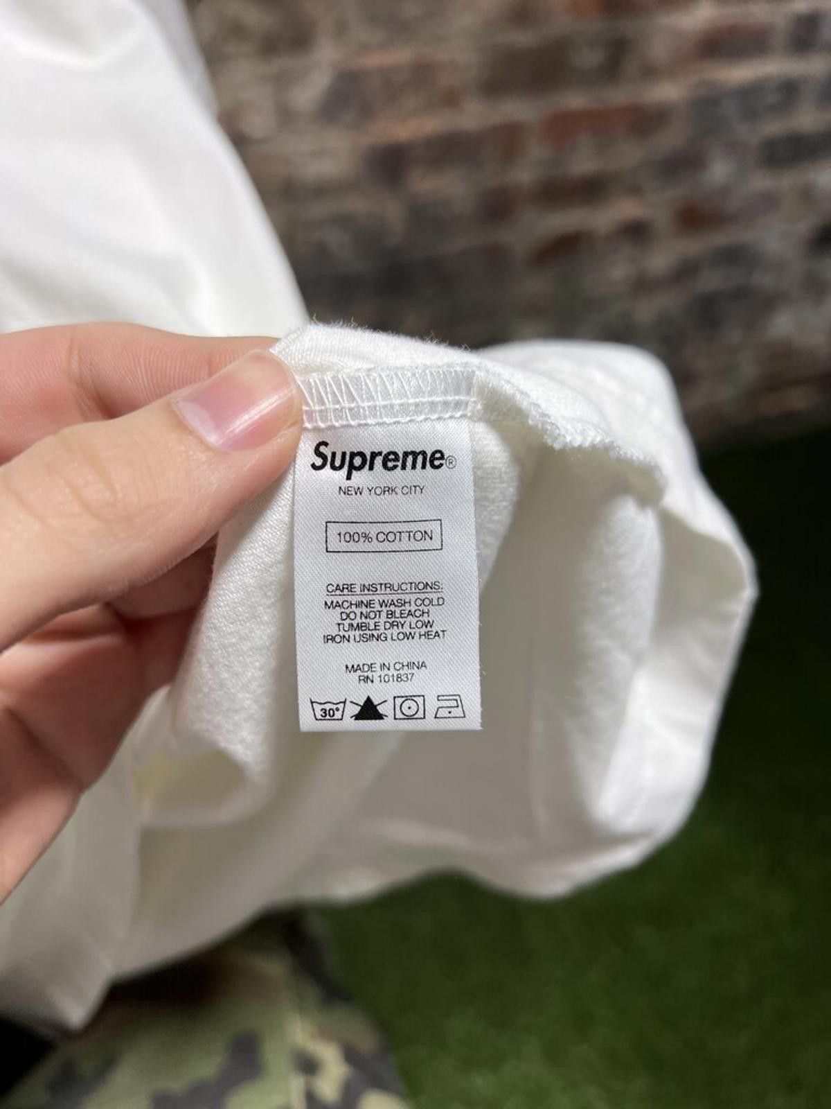 Supreme Supreme Small Box Logo White Tee Sz. M Size US M / EU 48-50 / 2 - 4 Thumbnail