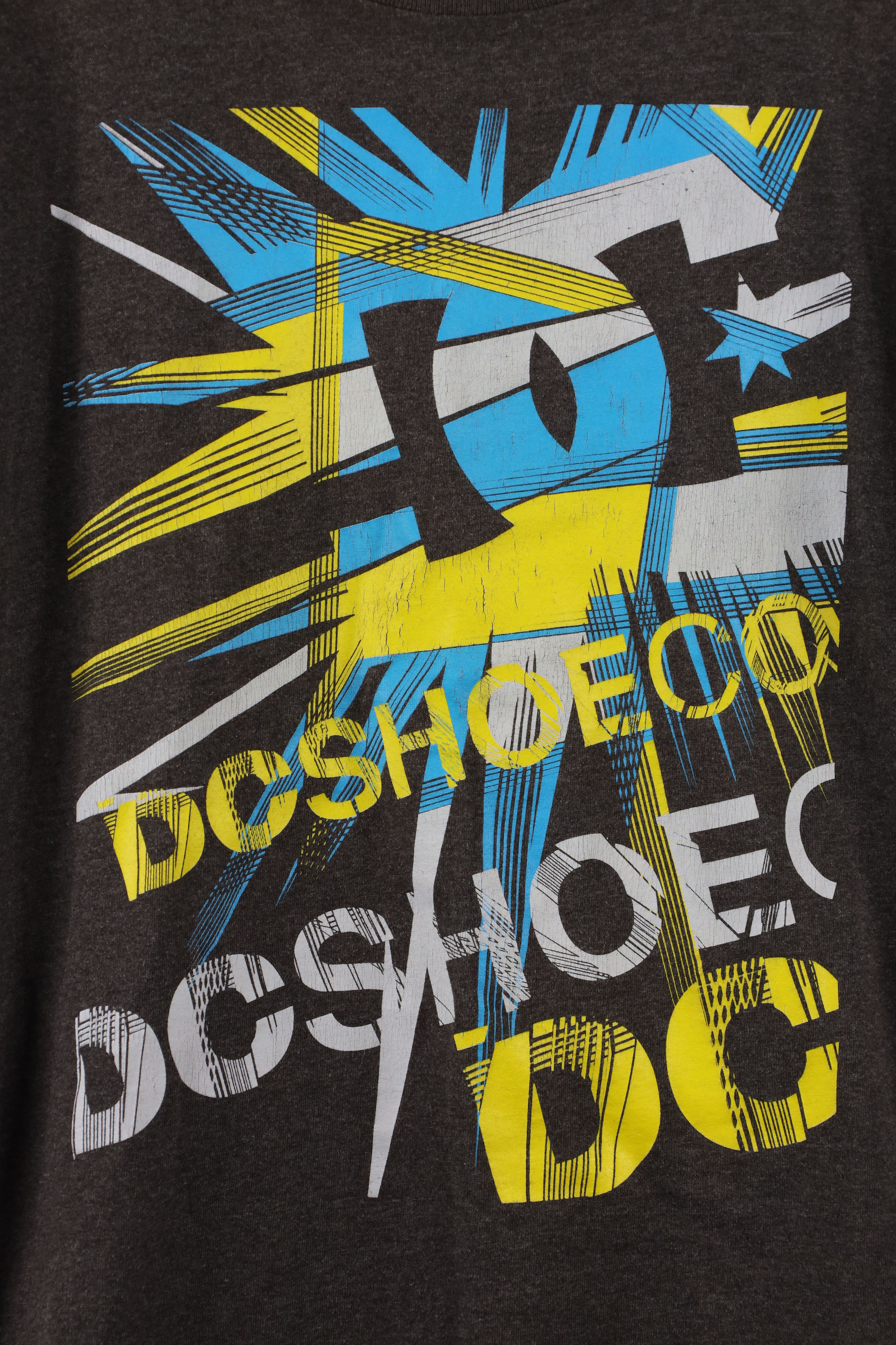 Vintage Vintage DC Shoes Spell Skateboarding Skateboard T-Shirt Gray Size US XS / EU 42 / 0 - 4 Thumbnail