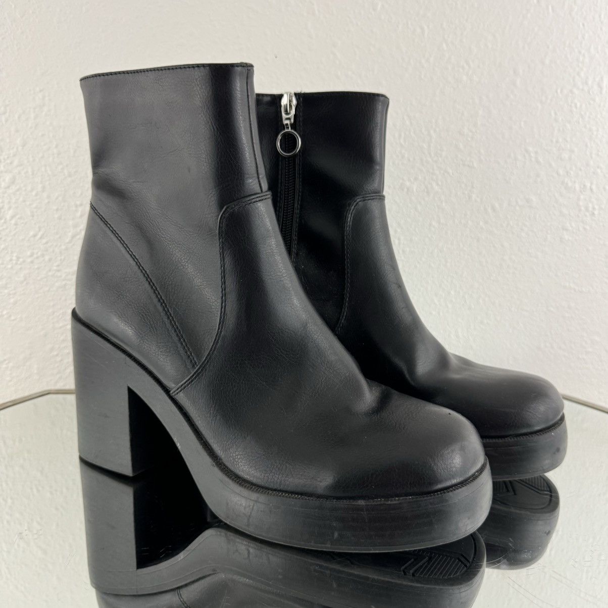 Other DIRTY LAUNDRY Black Faux Leather Groovy Platform Ankle Boots Size US 8.5 / IT 38.5 - 2 Thumbnail