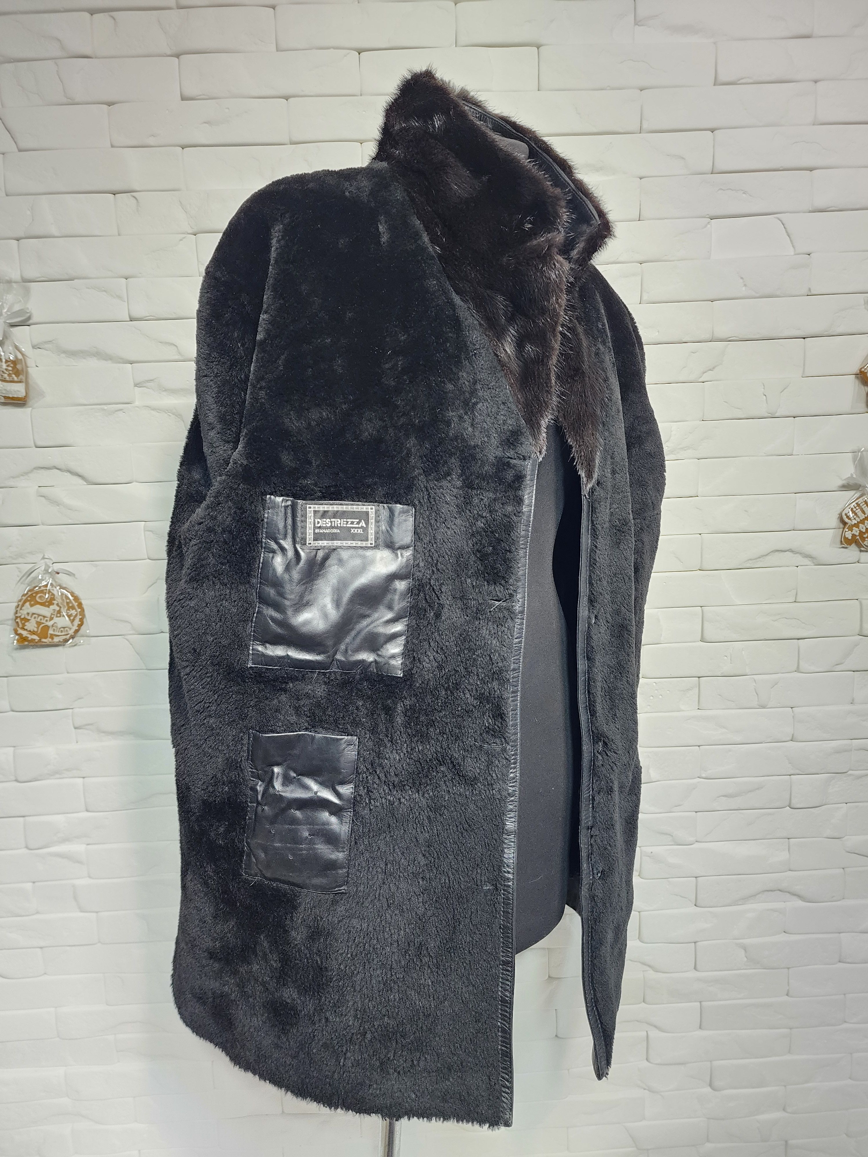 Uniqlo Men's Black Sheepskin Coat: Button-Up Genuine Fur. Size 3X Size US XL / EU 56 / 4 - 8 Thumbnail