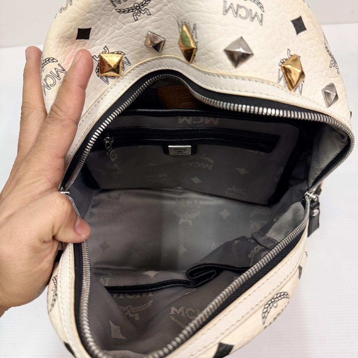 MCM MCM White Stuck Medium Backpack Size ONE SIZE - 15 Thumbnail