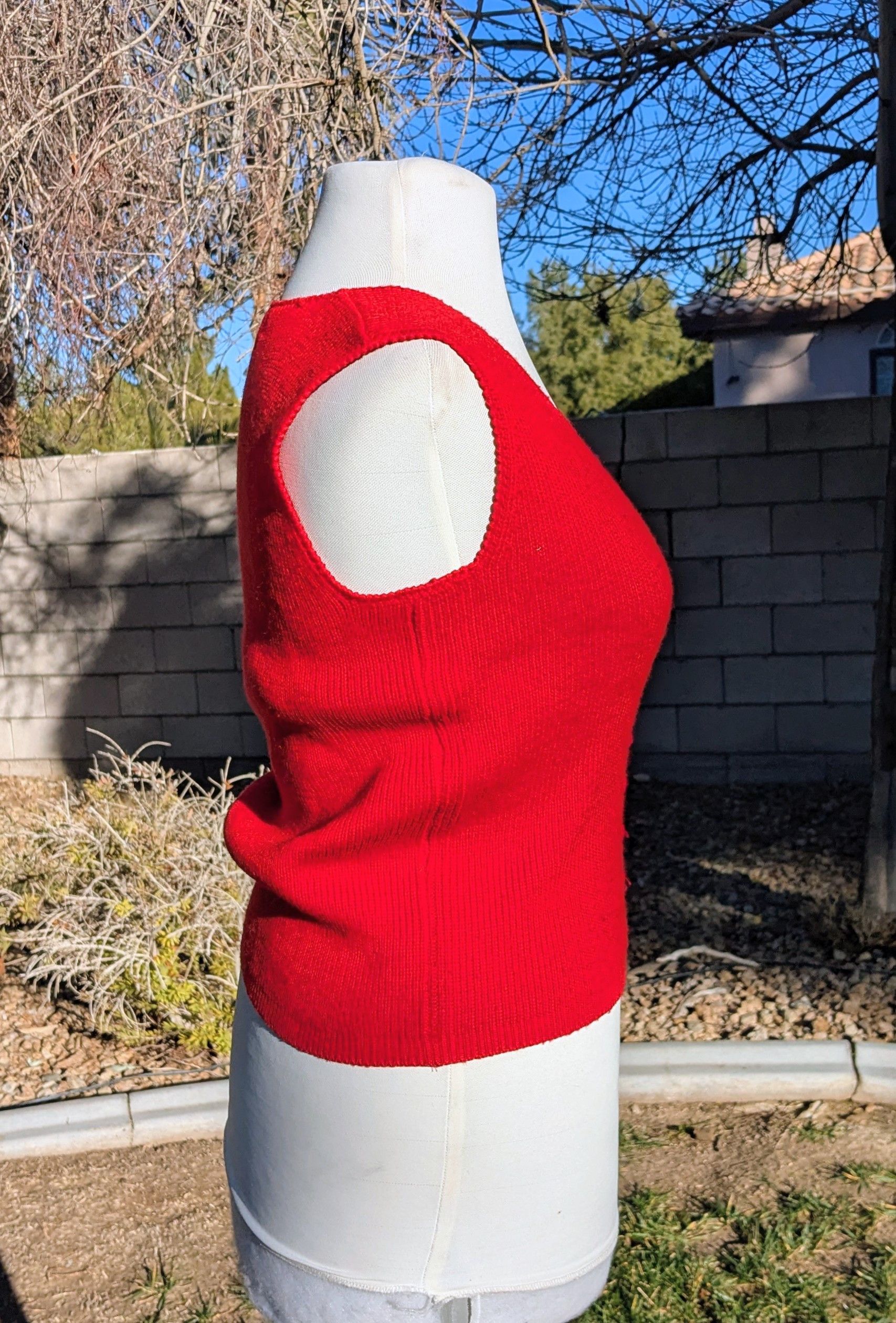 Other Vintage Scarlet Red Button Petite Japanese Knit Sweater Vest Size S / US 4 / IT 40 - 2 Thumbnail