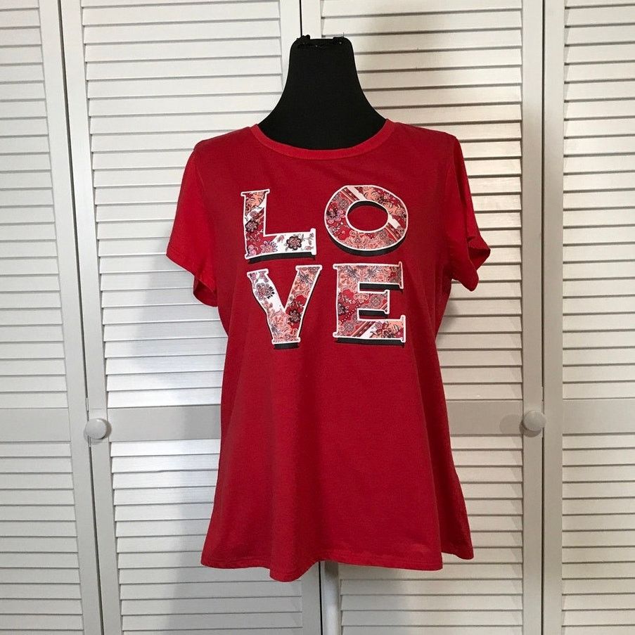 Other Bobbie Brooks Red Floral LOVE Graphic T-shirt L Size L / US 10 / IT 46 - 1 Thumbnail