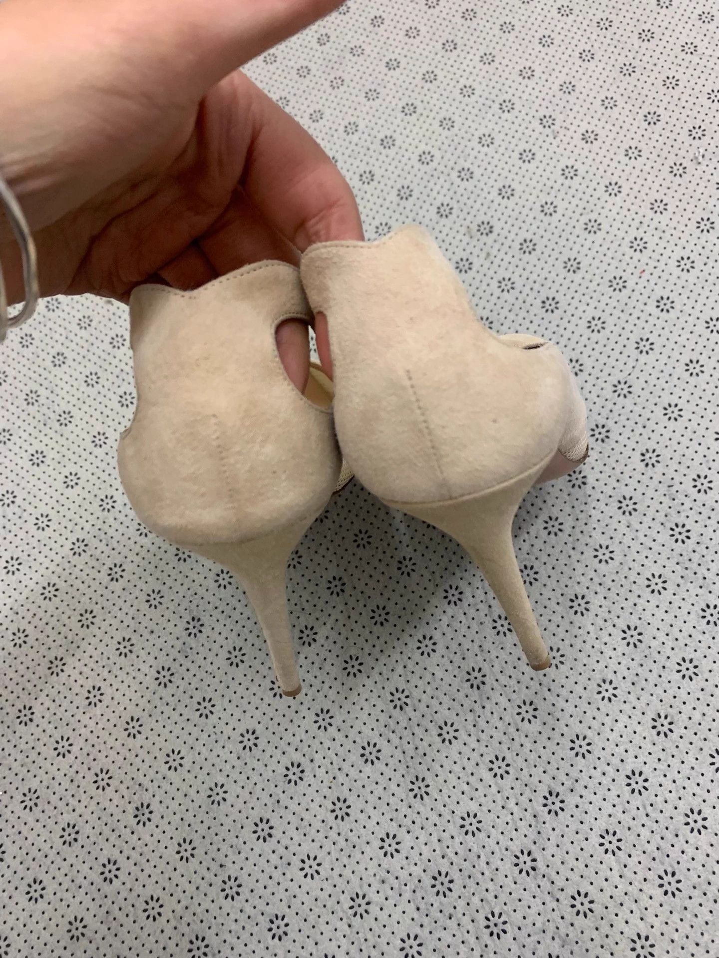 Aquazzura Aquazzura Gold Pineapple Tulle Suede Paneled Heels 39 Size US 8 / IT 38 - 3 Thumbnail