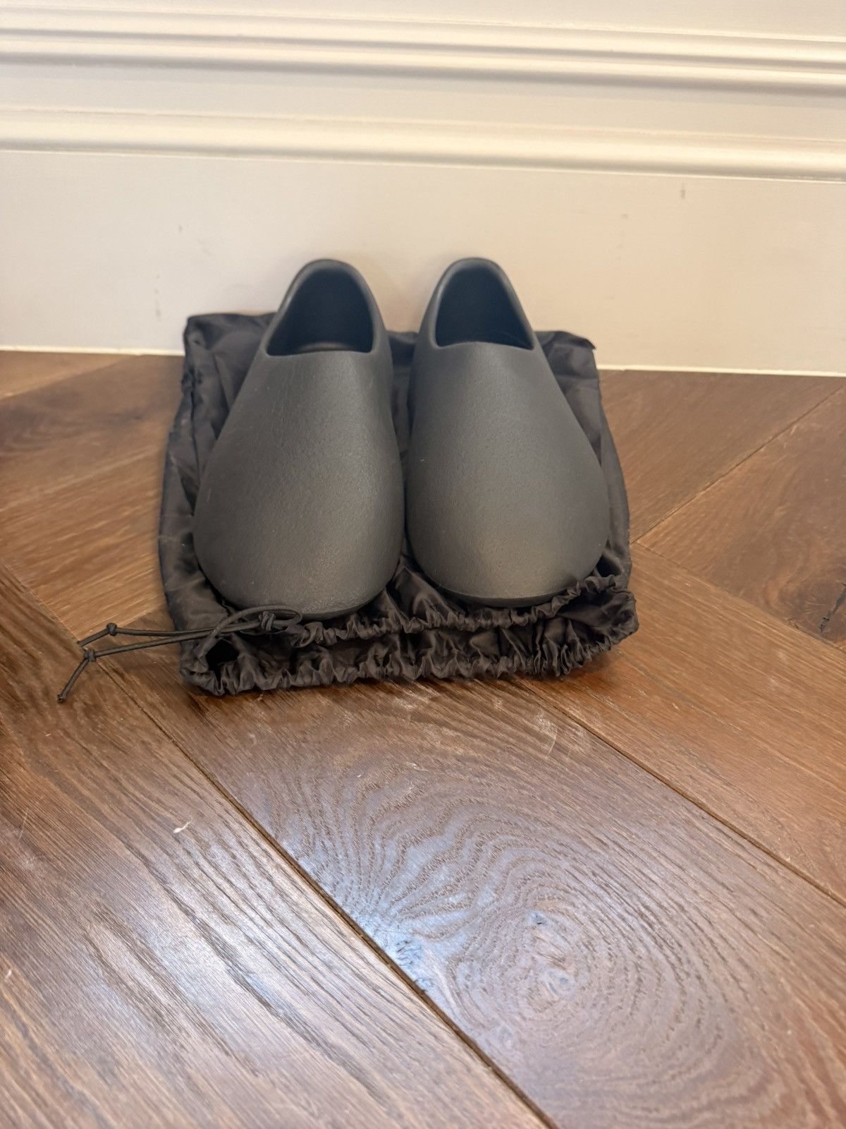 SIZE 10 YEEZY SL-01