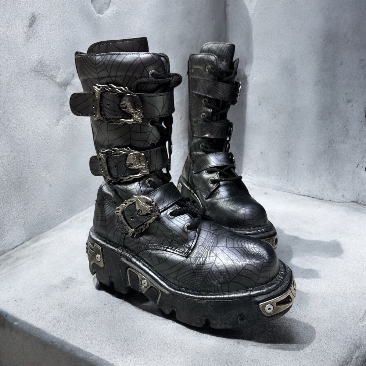 New Rock NEW ROCK REACTOR SPIDERWEB SKULL PATTERN 9 EYES BOOTS Size US 6 / EU 39 - 2 Thumbnail
