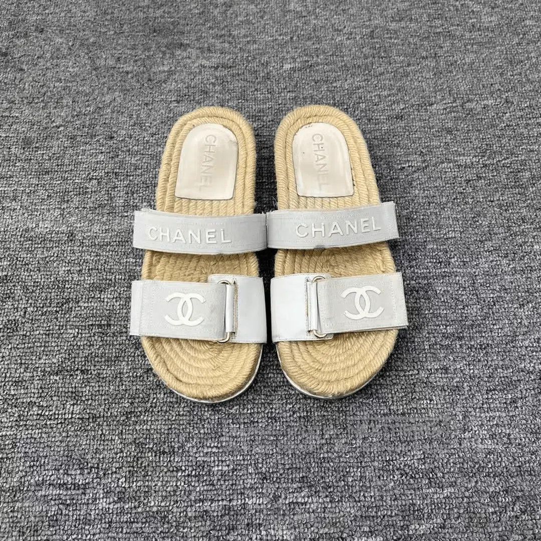 Chanel Chanel Double C Logo Velcro Straw Sandals. Size US 5 / IT 35 - 2 Thumbnail