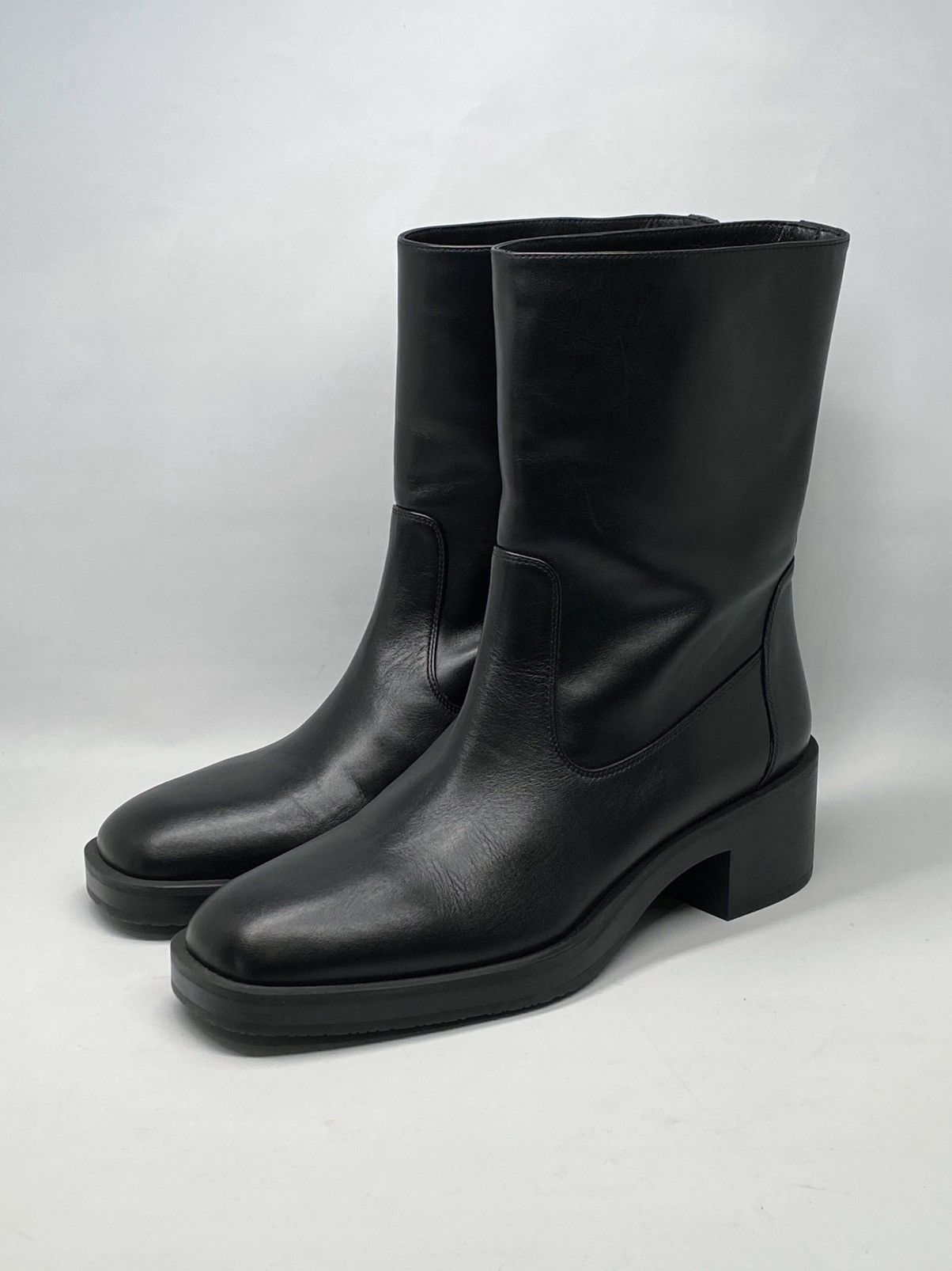 Stuart Weitzman Stuart Weitzman Calfskin Ankle Boots size 9.5 Size US 9.5 / IT 39.5 - 1 Thumbnail