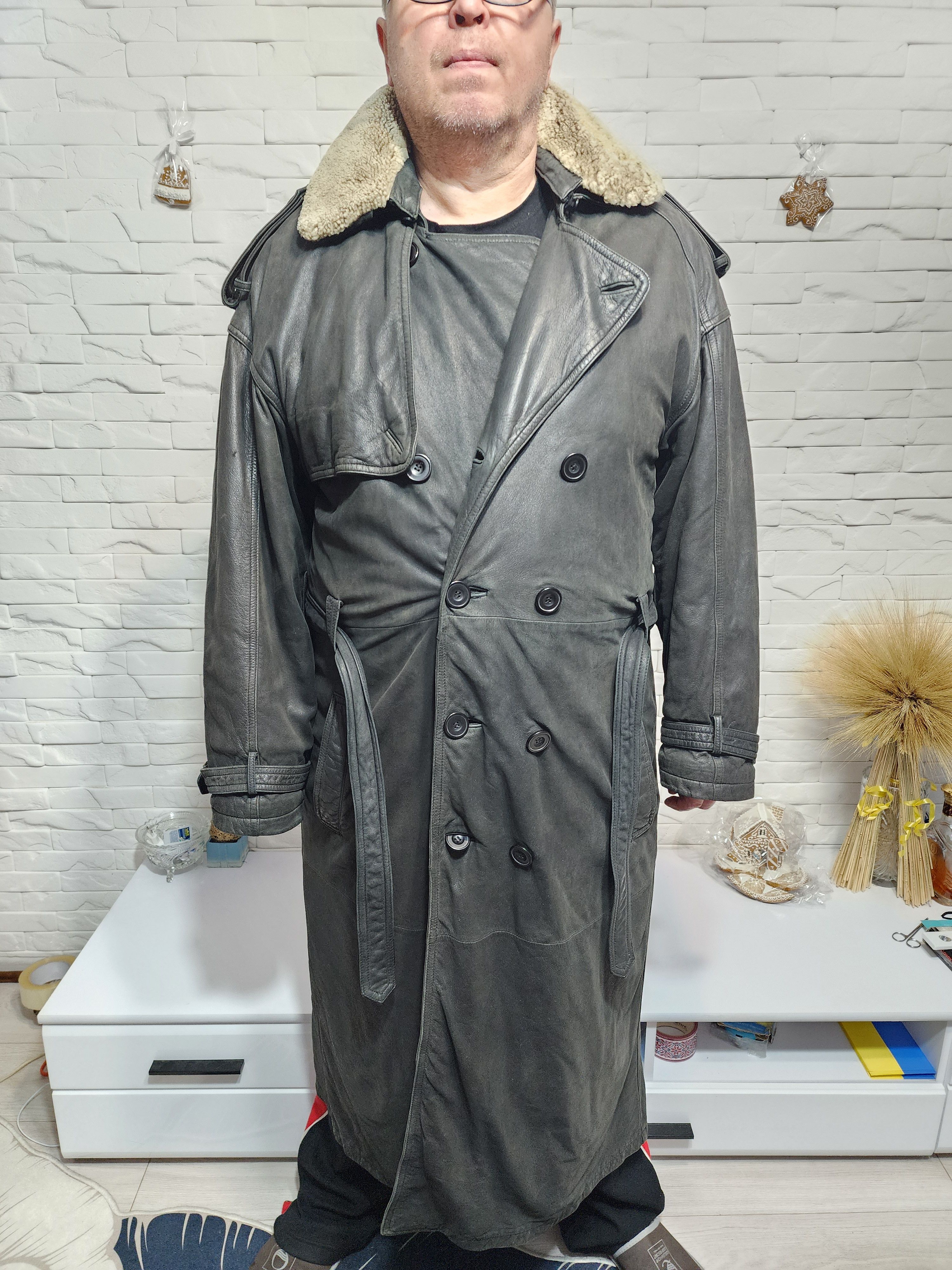 Uniqlo Men's Brown Leather Cardigan: Button Front Coat Size US L / EU 52-54 / 3 - 1 Thumbnail