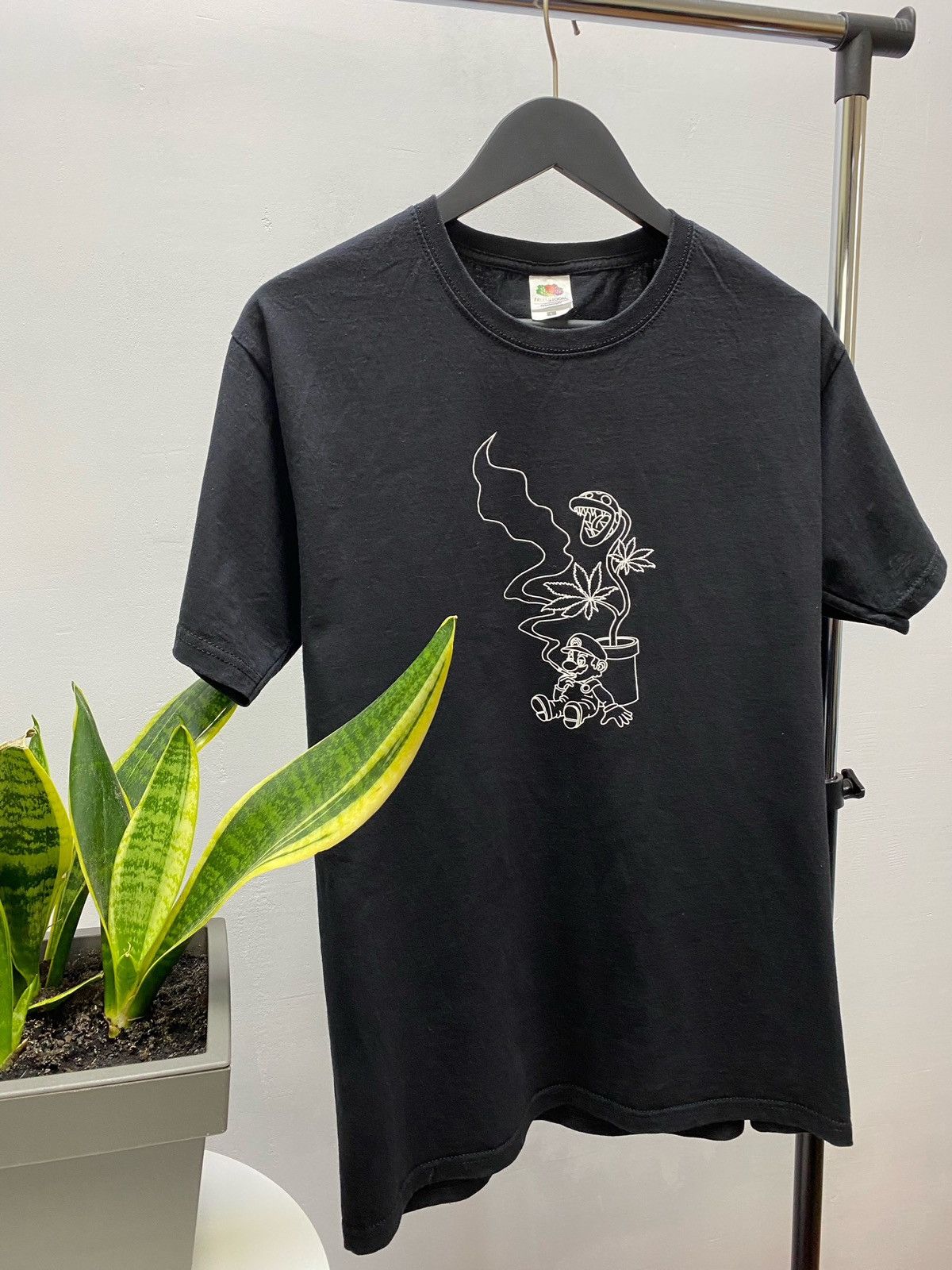 Nintendo Super Mario Wiid weed marijuana Amsterdam Tee Shirt Size US L / EU 52-54 / 3 - 3 Thumbnail