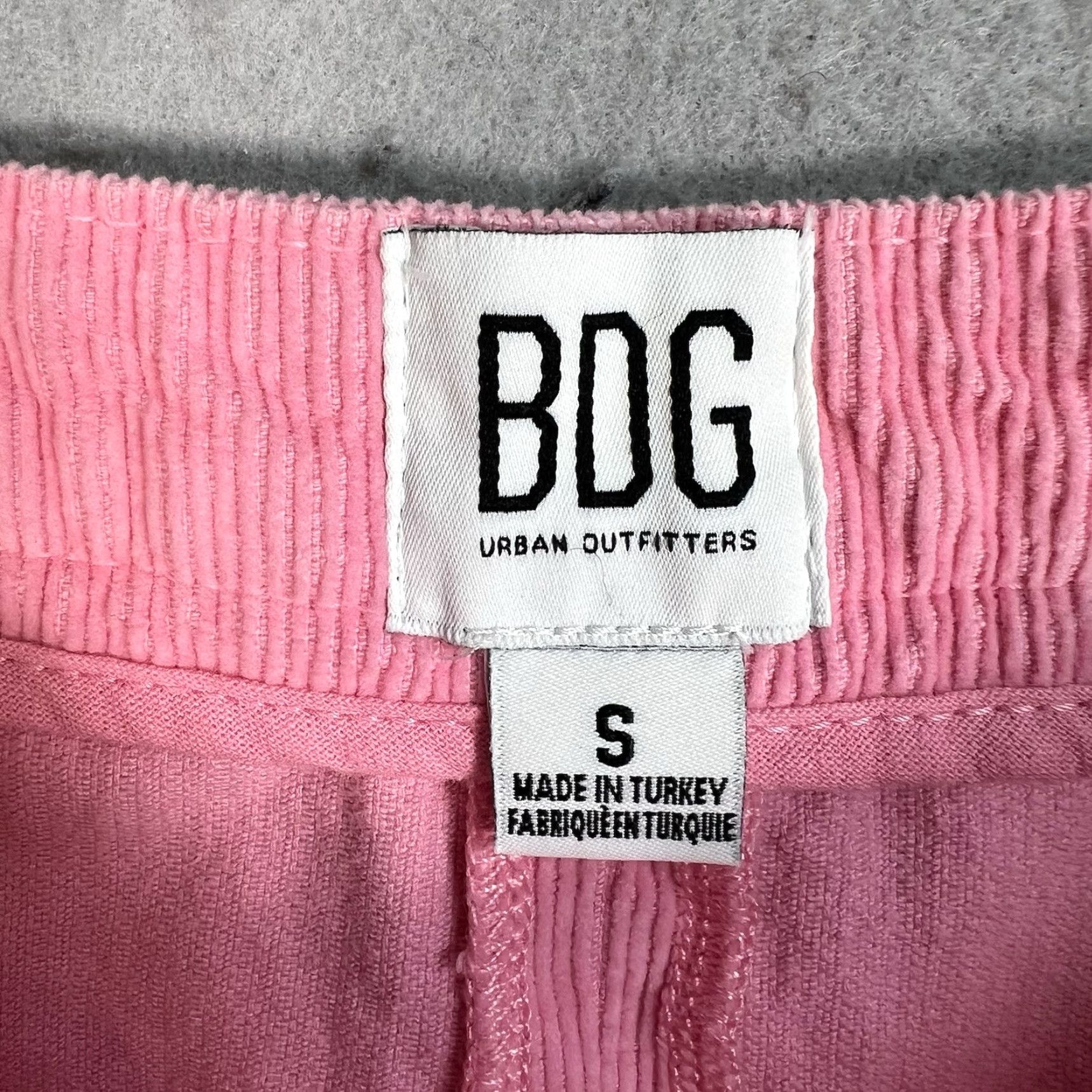 Urban Outfitters BDG Urban Outfitters Short Pink Corduroy Skater Pleated Skirt Side Zip Sz Small Size 28" / US 6 / IT 42 - 5 Thumbnail