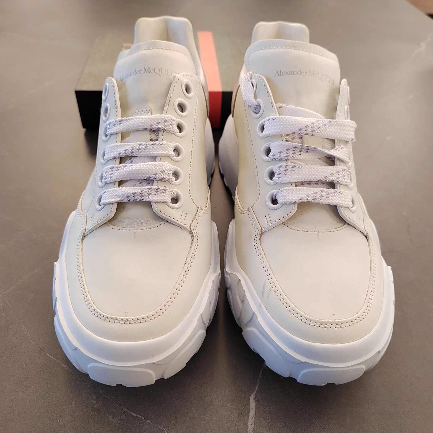Alexander McQueen McQueen Court Trainer Suede Low Top White 37 Size US 6.5 / IT 36.5 - 4 Thumbnail