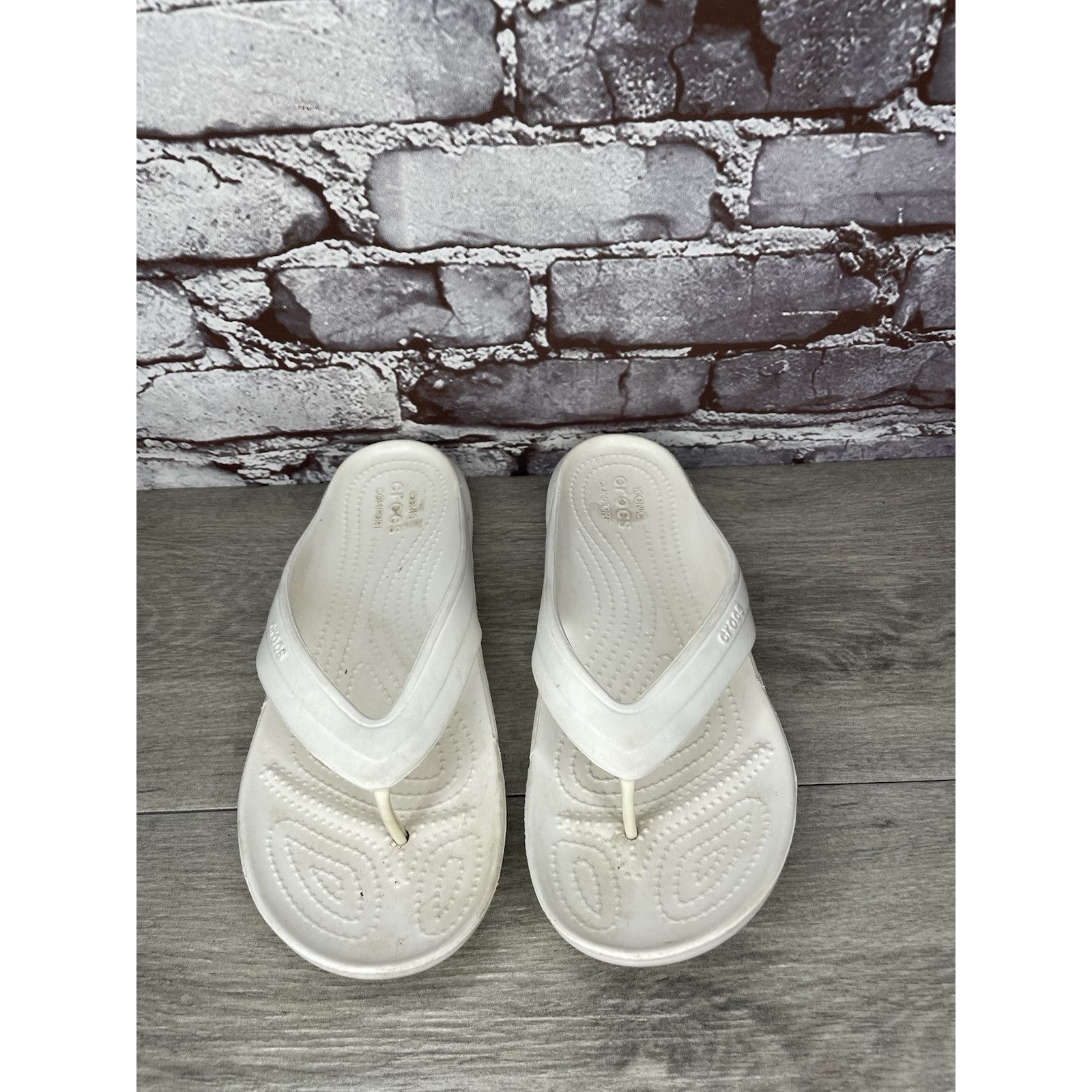 Crocs Crocs Iconic Comfort White Rubber Classic Thong Sandals Wome Size US 10 / IT 40 - 14 Thumbnail