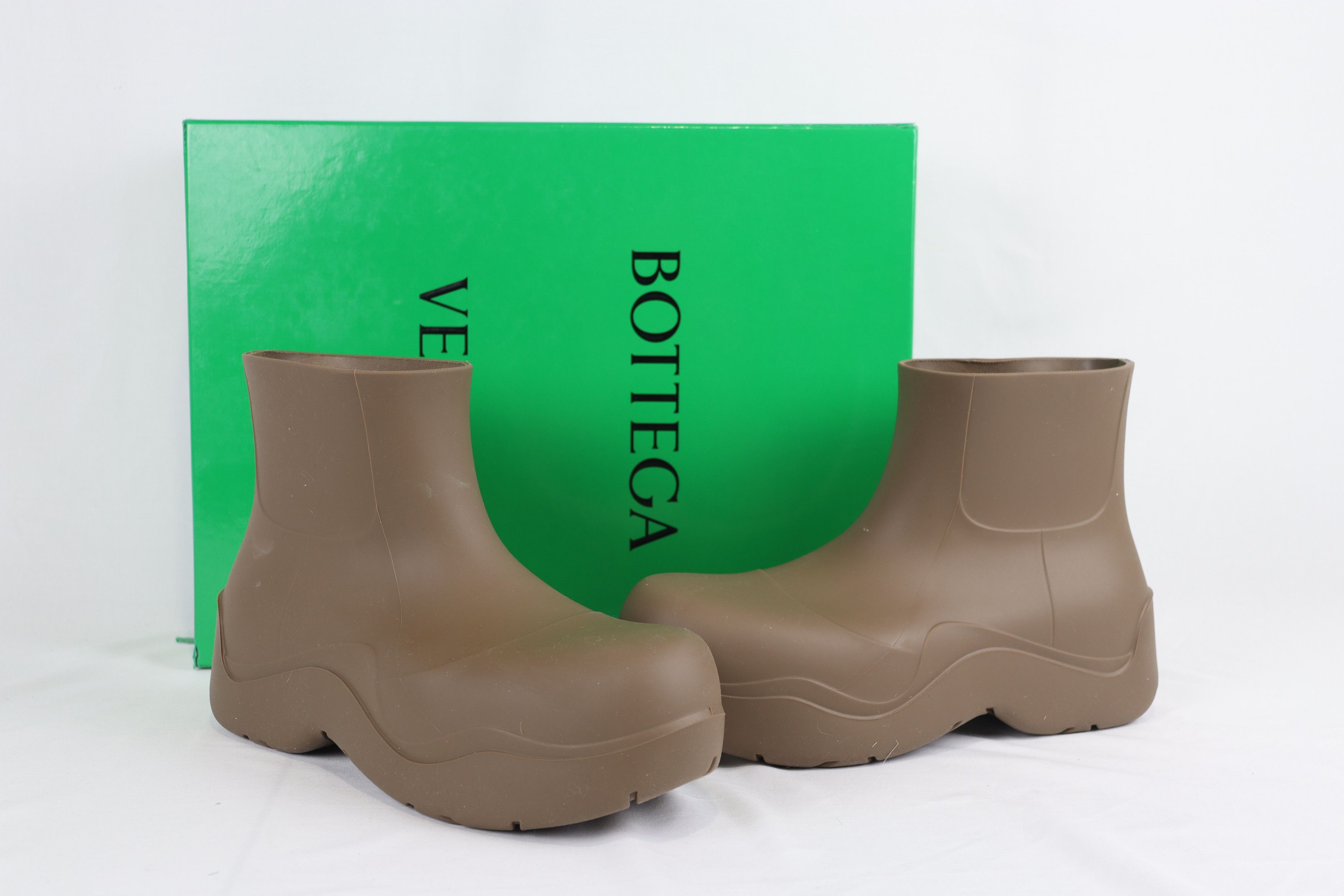 Bottega Veneta o1rshd1 Q:7 / Puddle Ankle Boot Matt Rubber Jute Brown Size US 10 / EU 43 - 1 Thumbnail