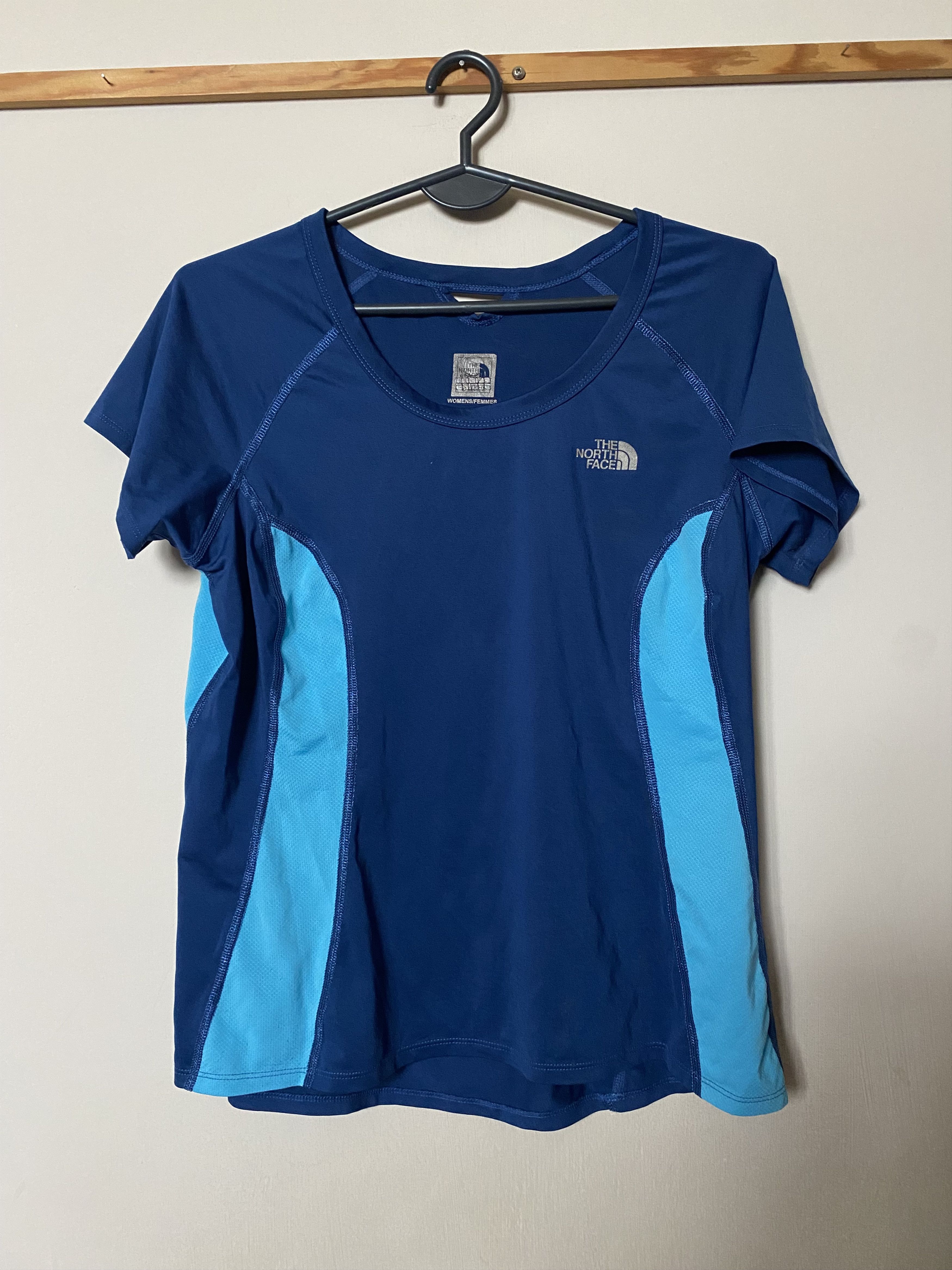 The North Face THE NORTH FACE Women's T-shirt - M - UNIQUE Size M / US 6-8 / IT 42-44 - 1 Thumbnail