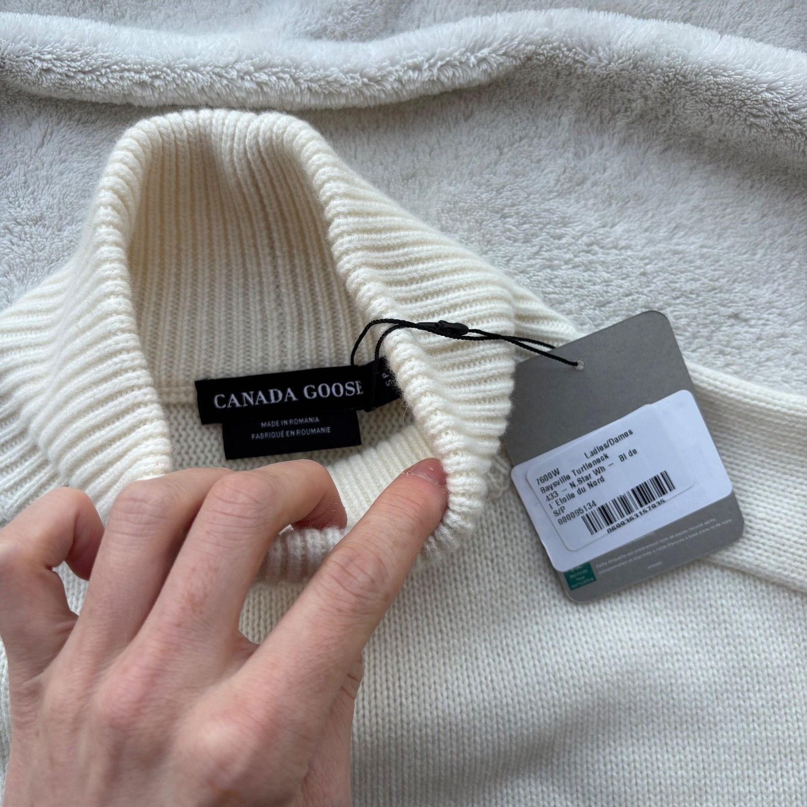 Canada Goose Canada Goose Northstar White Baysville Knit Turtleneck Size M / US 6-8 / IT 42-44 - 3 Thumbnail