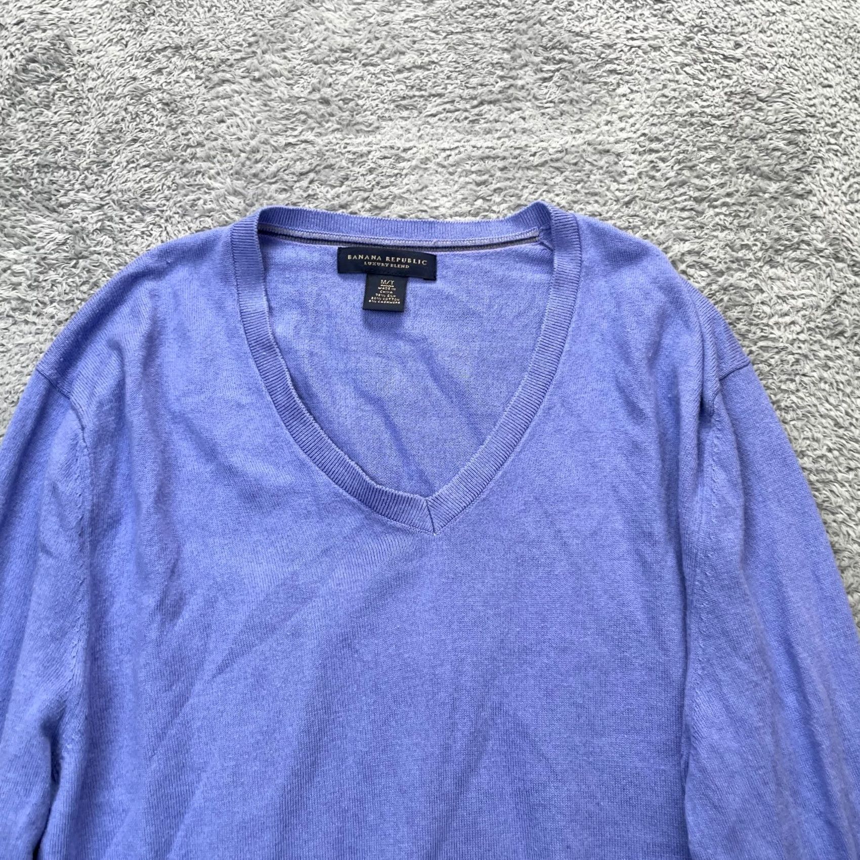 Banana Republic VINTAGE Banana Republic Sweater Mens MT Blue Luxury Blend V Neck Cashmere Knit Size US M / EU 48-50 / 2 - 6 Thumbnail