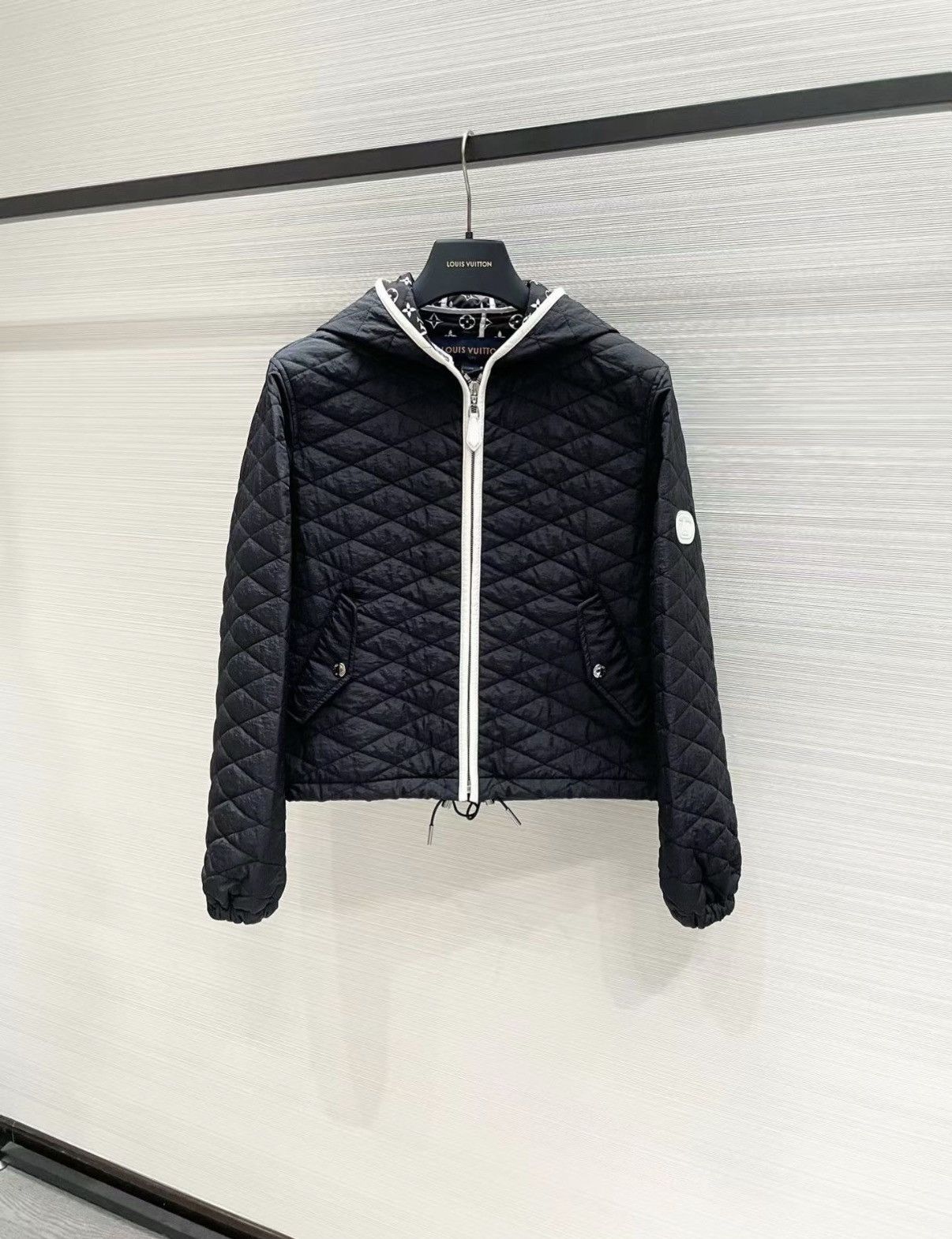 Louis Vuitton Louis Vuitton Classic Quilted Hooded Cotton Jacket J33 Size XXS / US 00 / IT 34 - 1 Thumbnail