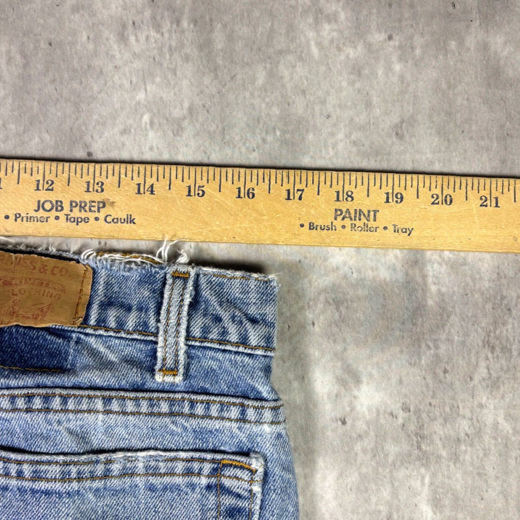 Levi's VINTAGE Levi's 512 Slim Fit Jeans Light Wash Distressed Mens 32x30 Jeans Size US 32 / EU 48 - 3 Thumbnail